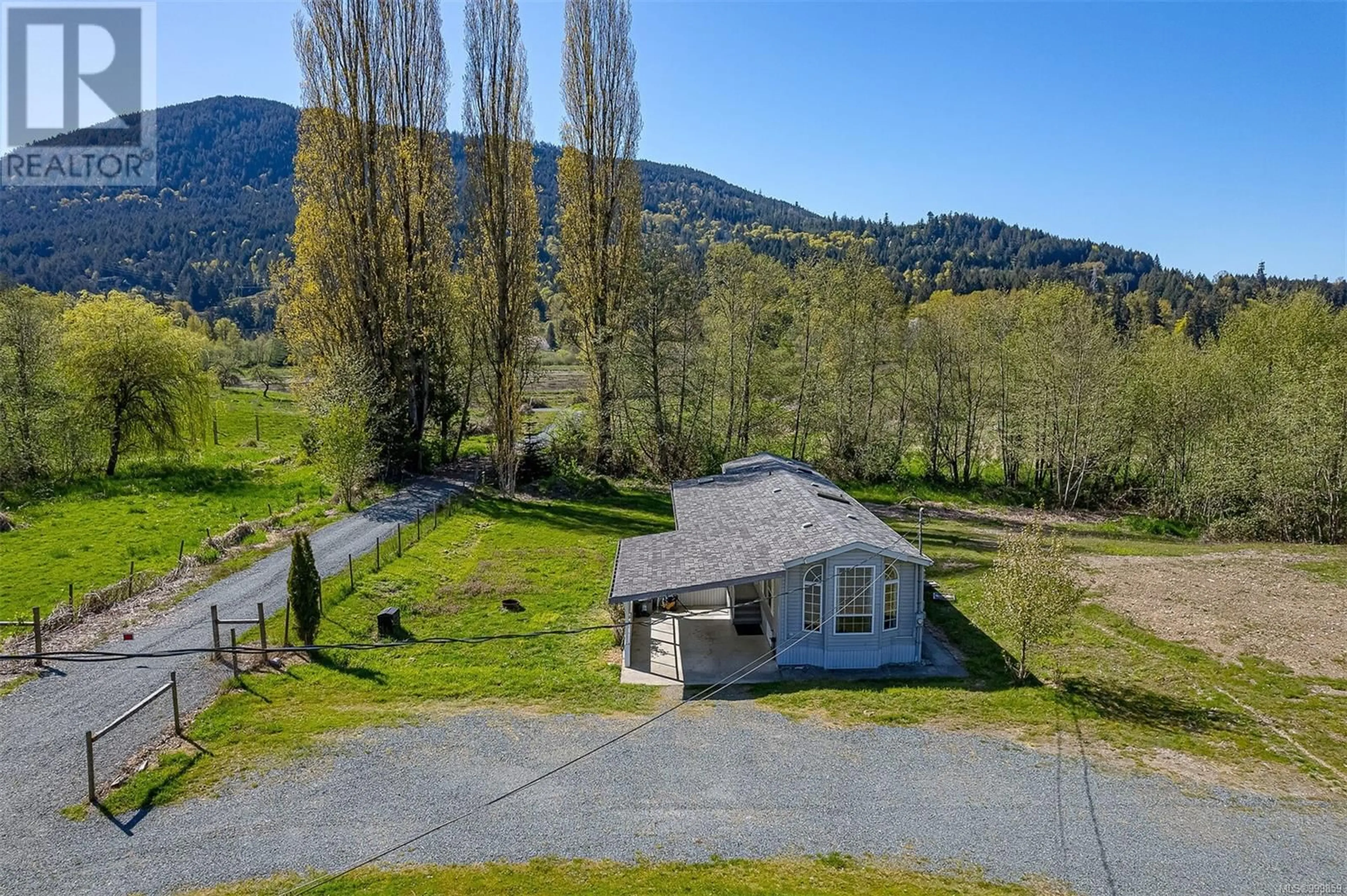 A pic from outside/outdoor area/front of a property/back of a property/a pic from drone, mountain view for 7600 WESTHOLME ROAD, Duncan British Columbia V9L6B4