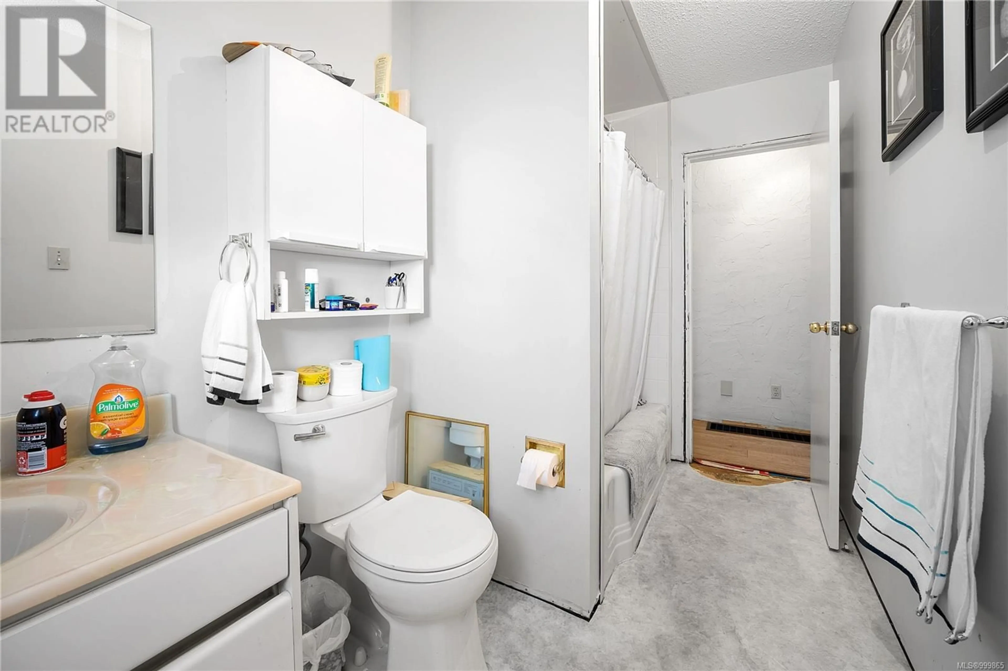 Standard bathroom, ceramic/tile floor for 28 TROFTON ROAD, Nanaimo British Columbia V9X1A9