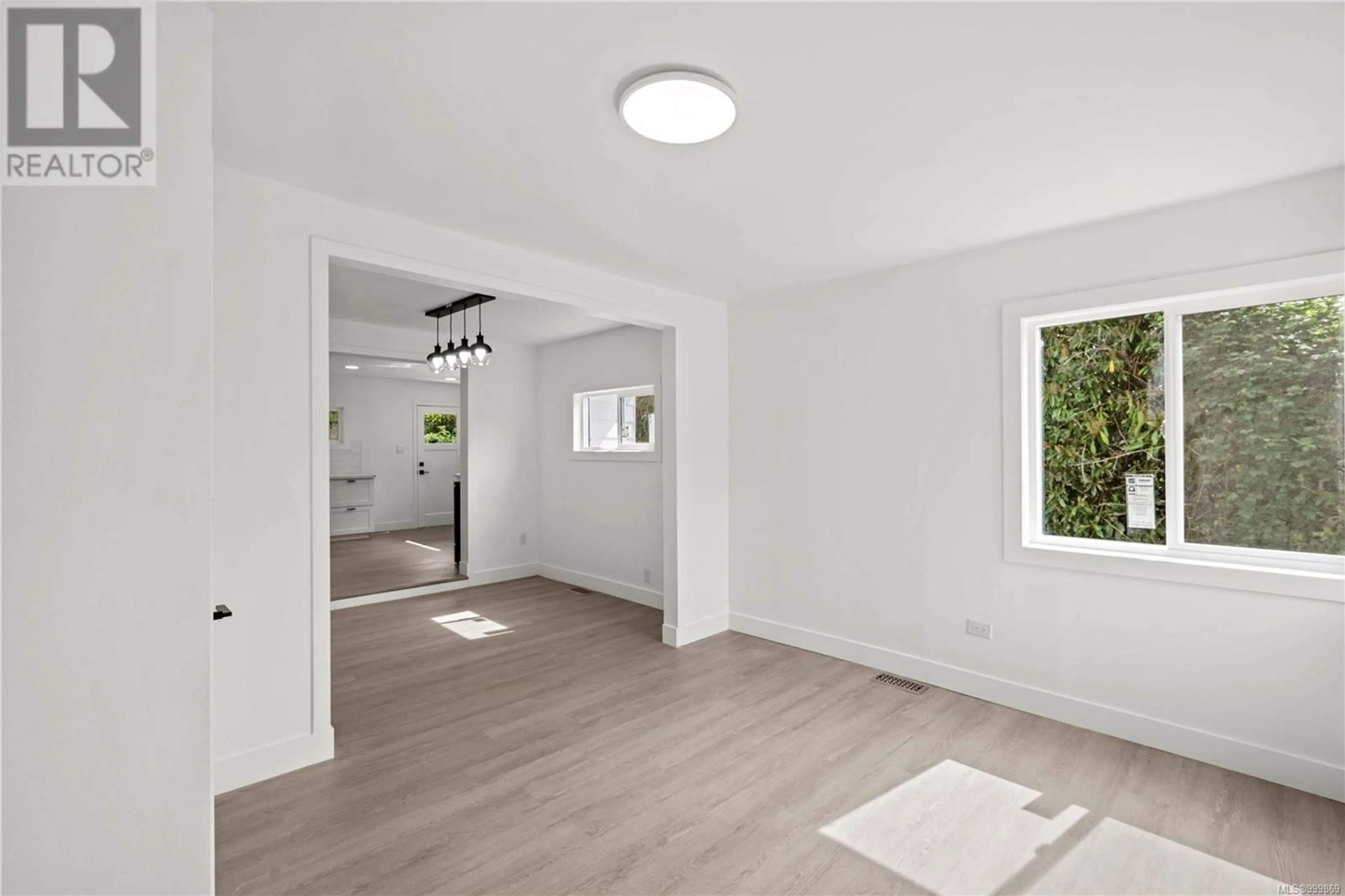 A pic of a room for 12 CONARD STREET, View Royal British Columbia V8Z5G2