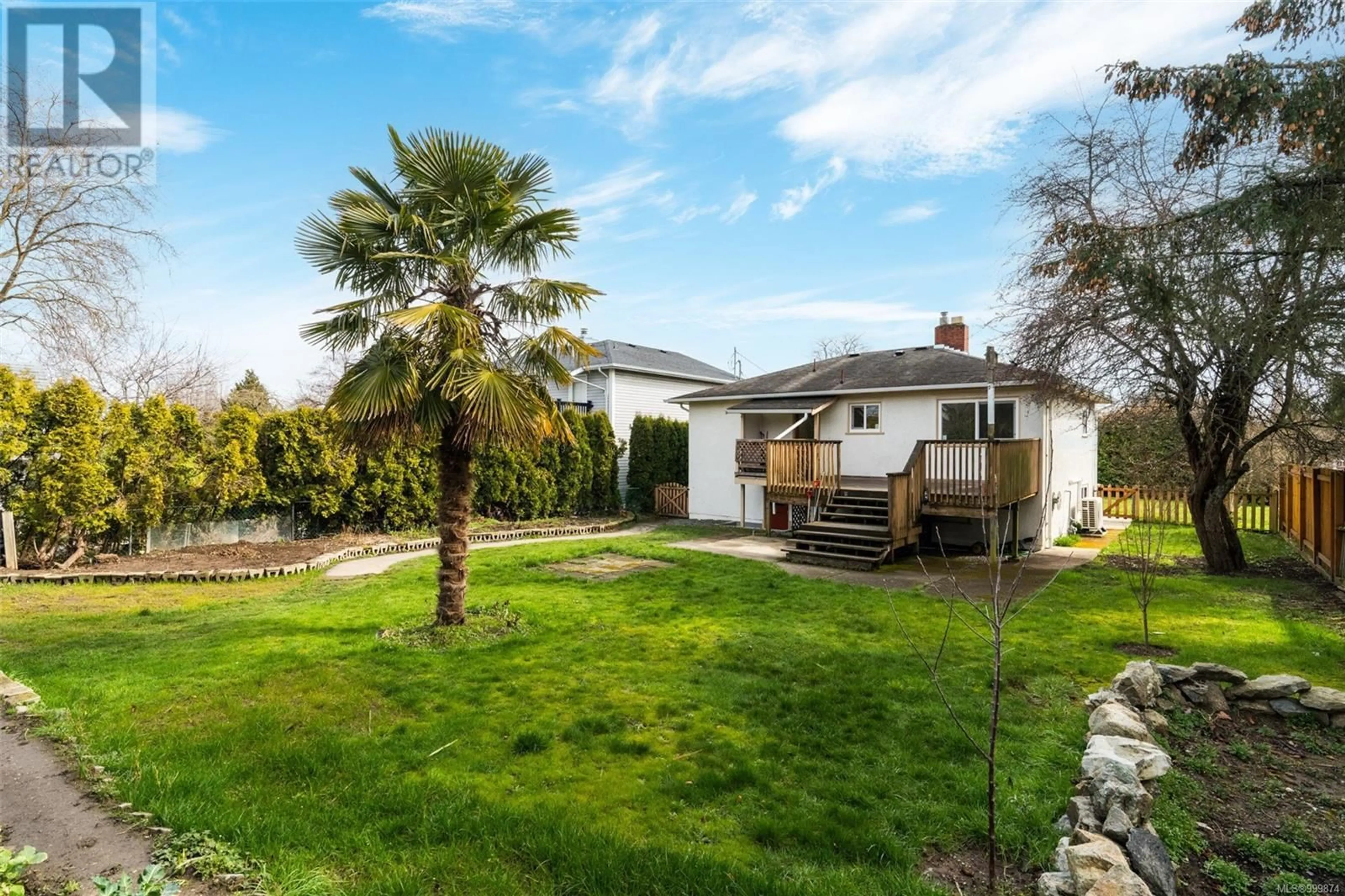 A pic from outside/outdoor area/front of a property/back of a property/a pic from drone, street for 3240 HARRIET ROAD, Saanich British Columbia V8Z3S2