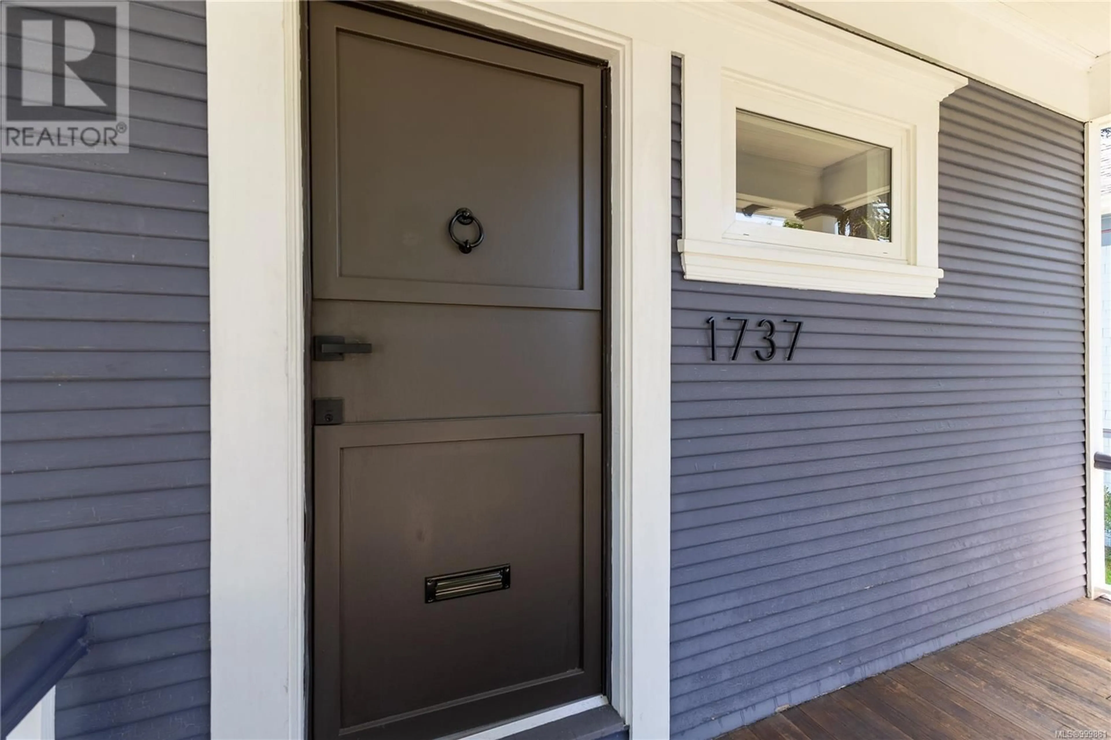 Indoor entryway for 1737 BANK STREET, Victoria British Columbia V8R4V7