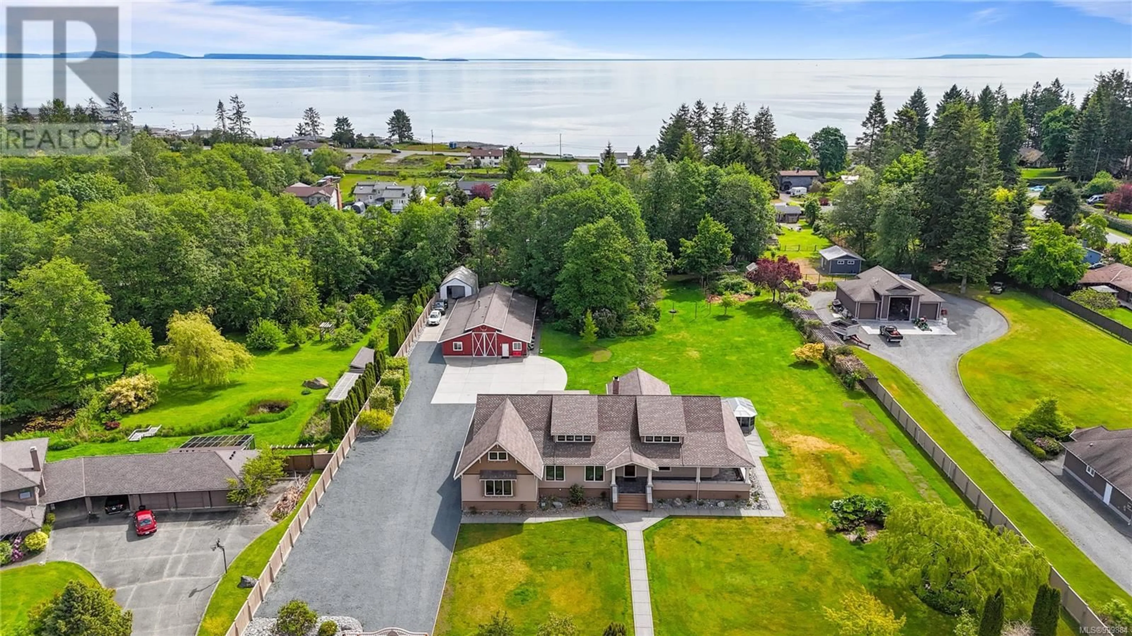 A pic from outside/outdoor area/front of a property/back of a property/a pic from drone, water/lake/river/ocean view for 3816 STUART PLACE, Campbell River British Columbia V9H1J7