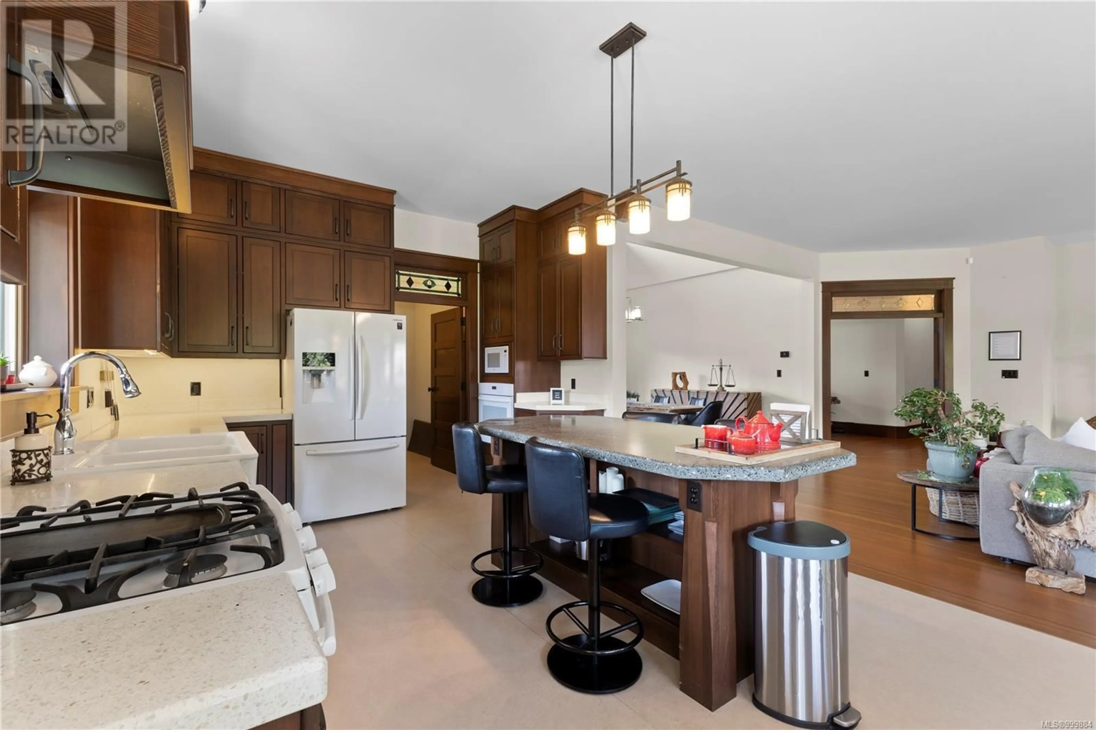 Open concept kitchen, ceramic/tile floor for 3816 STUART PLACE, Campbell River British Columbia V9H1J7