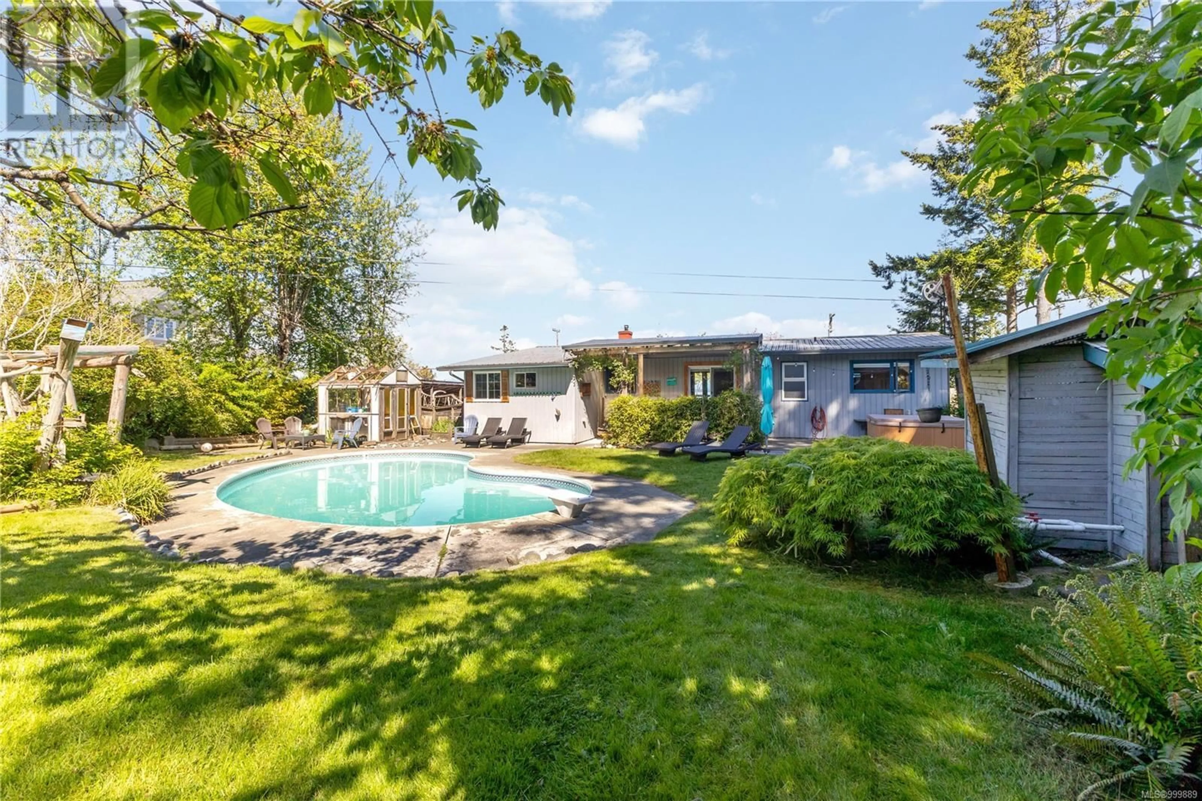 Pool for 1346 GALERNO ROAD, Campbell River British Columbia V9W1J9