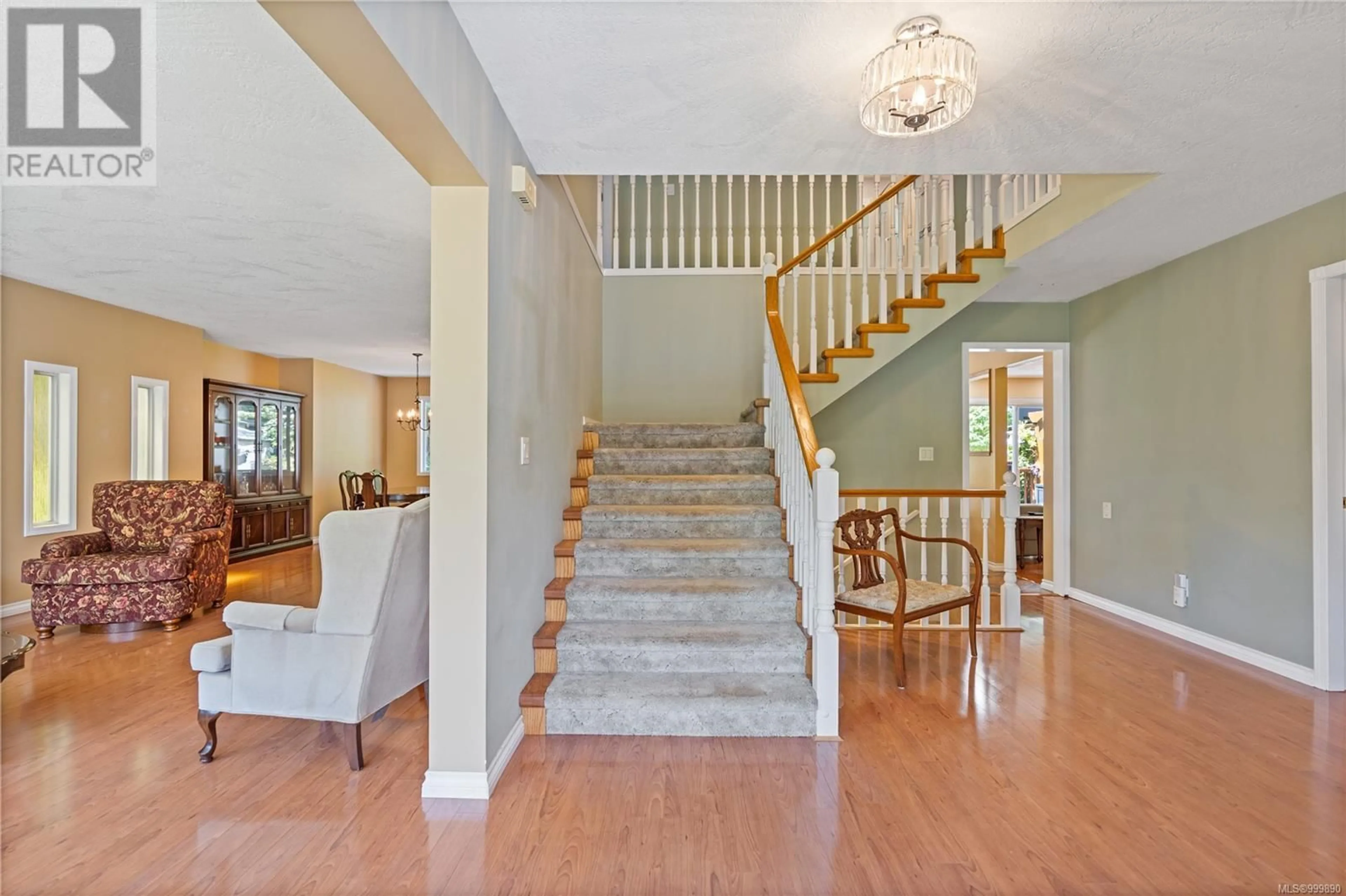 Indoor foyer for 7324 VEYANESS ROAD, Central Saanich British Columbia V8M1S9