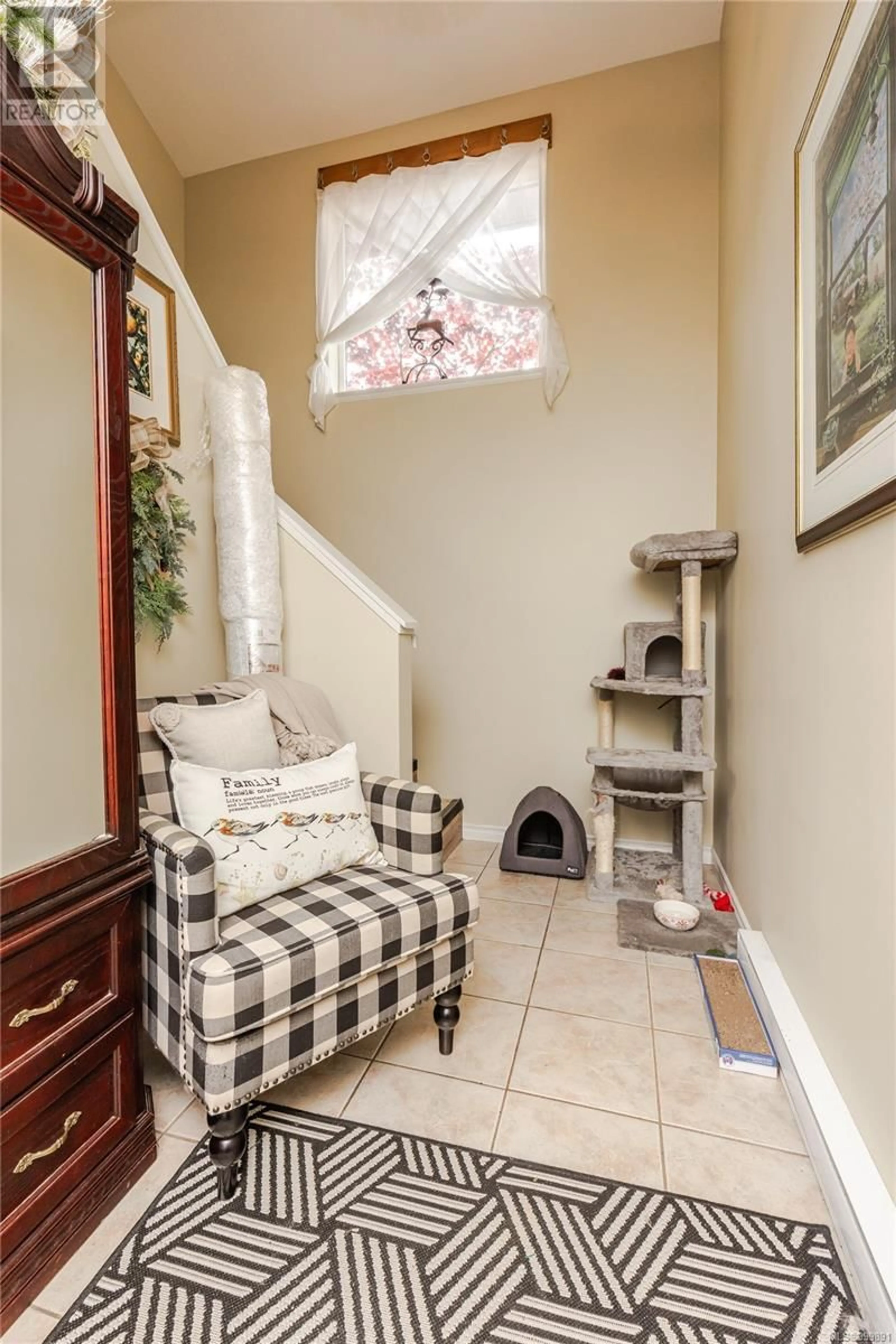 Indoor entryway for 4782 FAIRBROOK CRESCENT, Nanaimo British Columbia V9T6M6