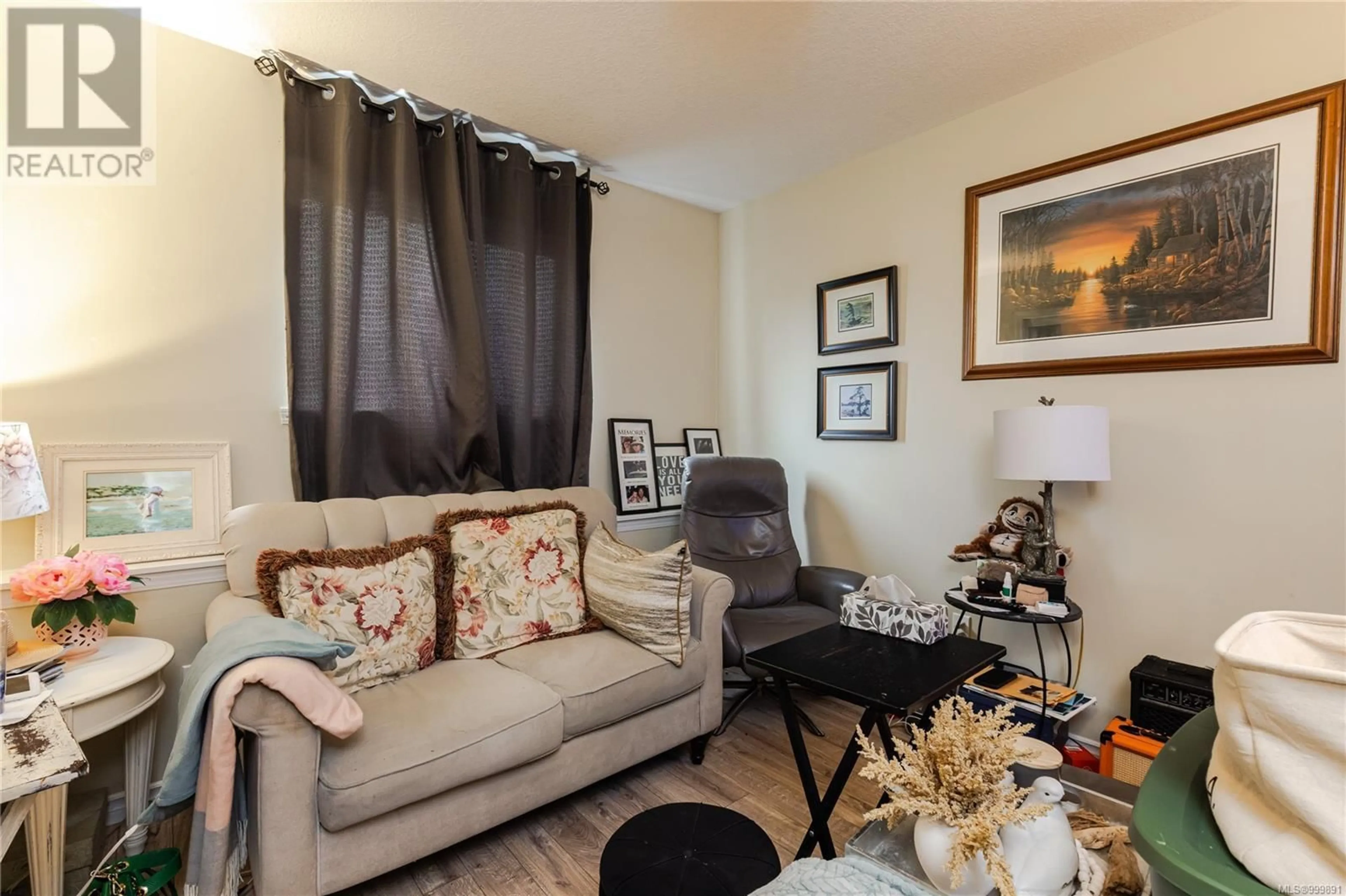 Living room with furniture, unknown for 4782 FAIRBROOK CRESCENT, Nanaimo British Columbia V9T6M6