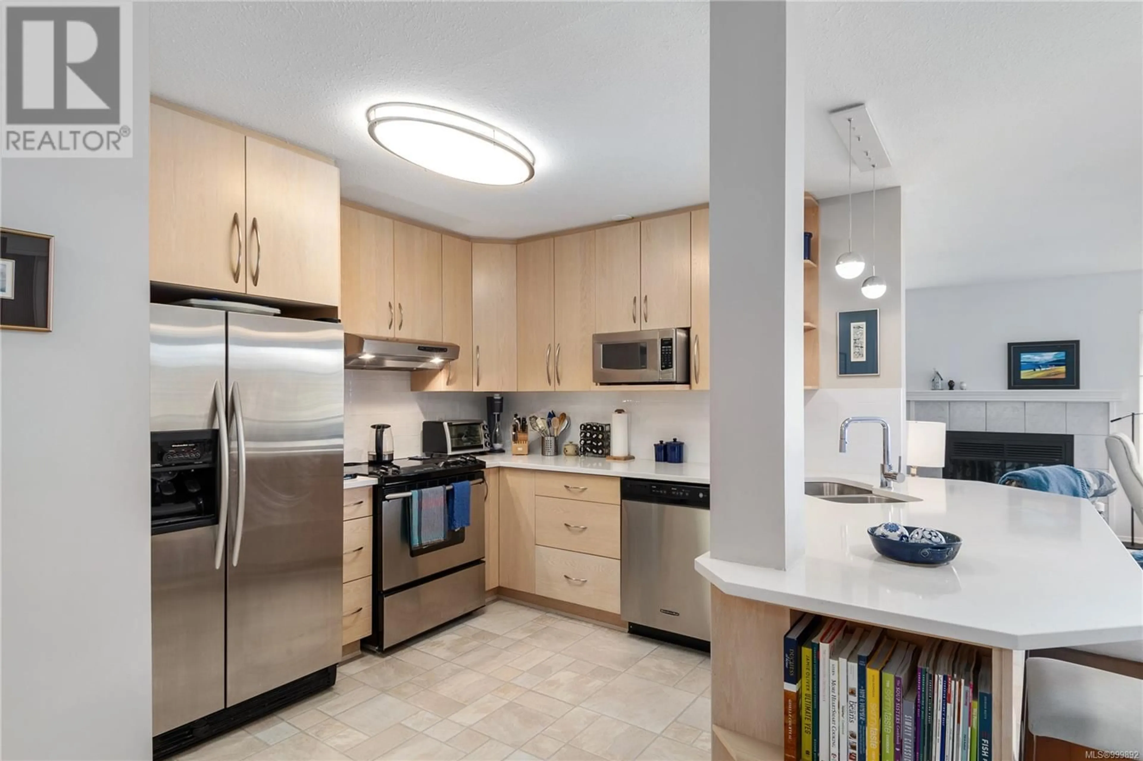 Standard kitchen, ceramic/tile floor for 302A - 650 ISLAND HIGHWAY SOUTH, Campbell River British Columbia V9W1A6