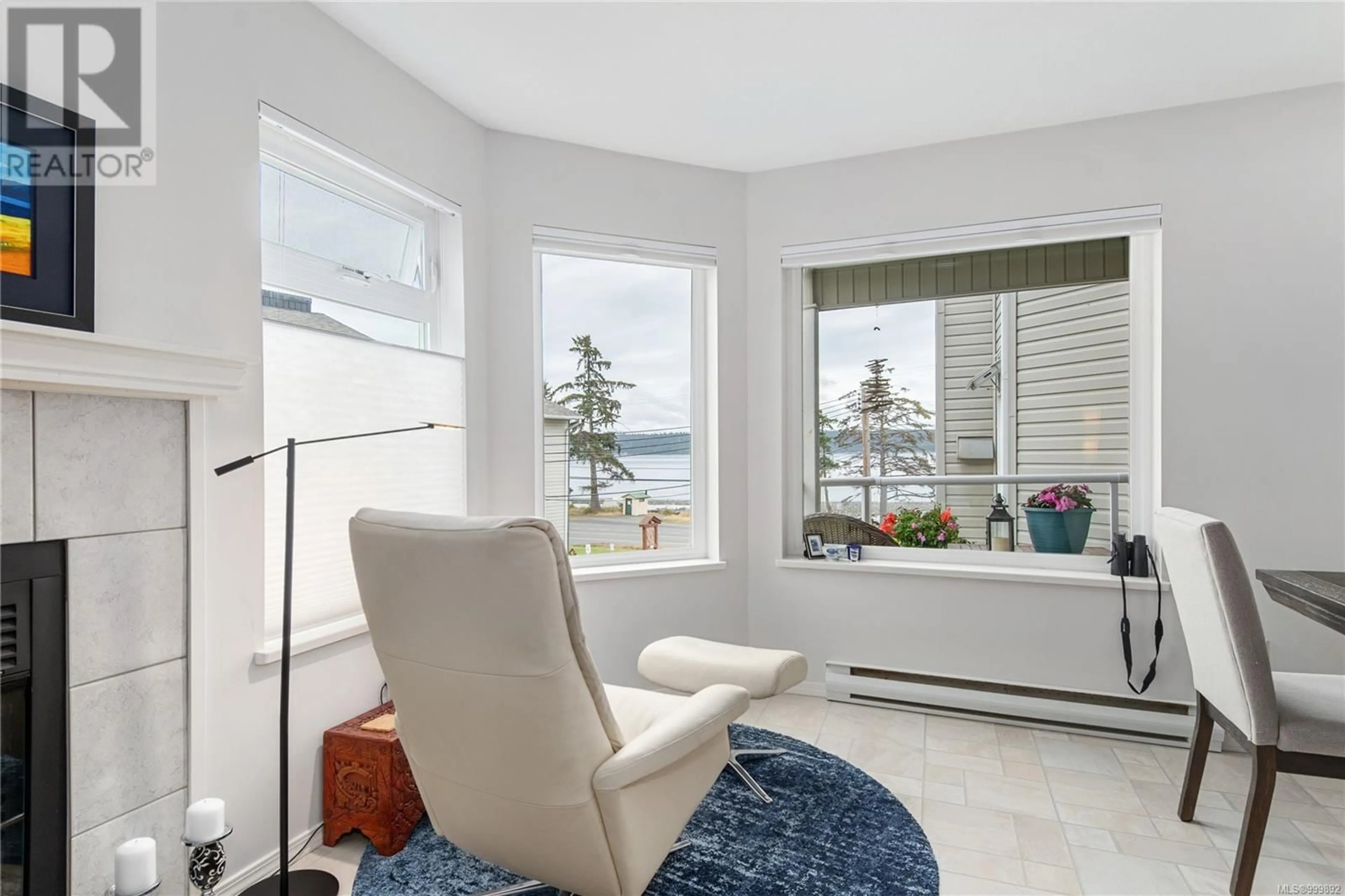 Living room with furniture, unknown for 302A - 650 ISLAND HIGHWAY SOUTH, Campbell River British Columbia V9W1A6