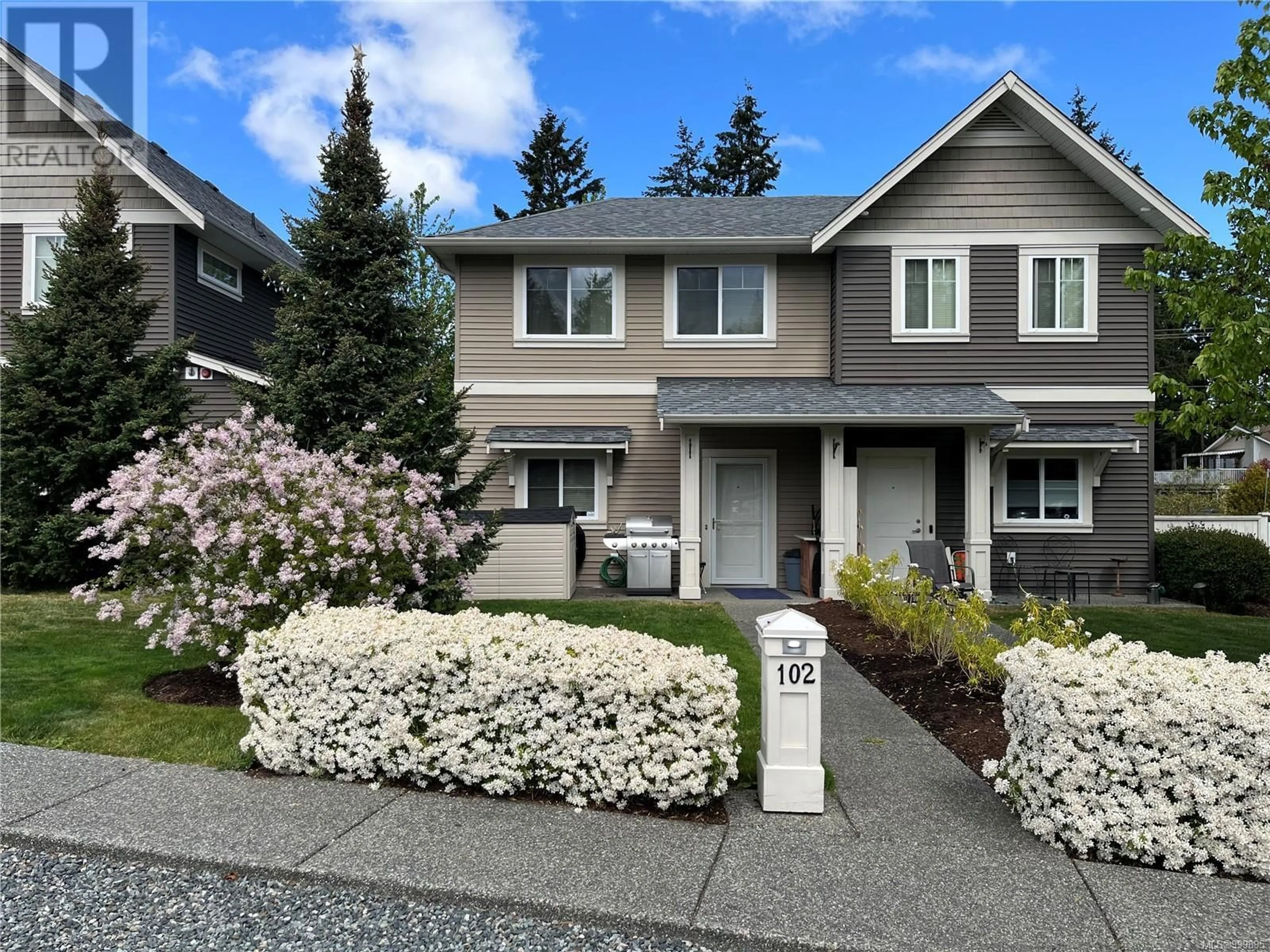 Home with vinyl exterior material, street for 102 - 1675 CRESCENT VIEW DRIVE, Nanaimo British Columbia V9S0A8