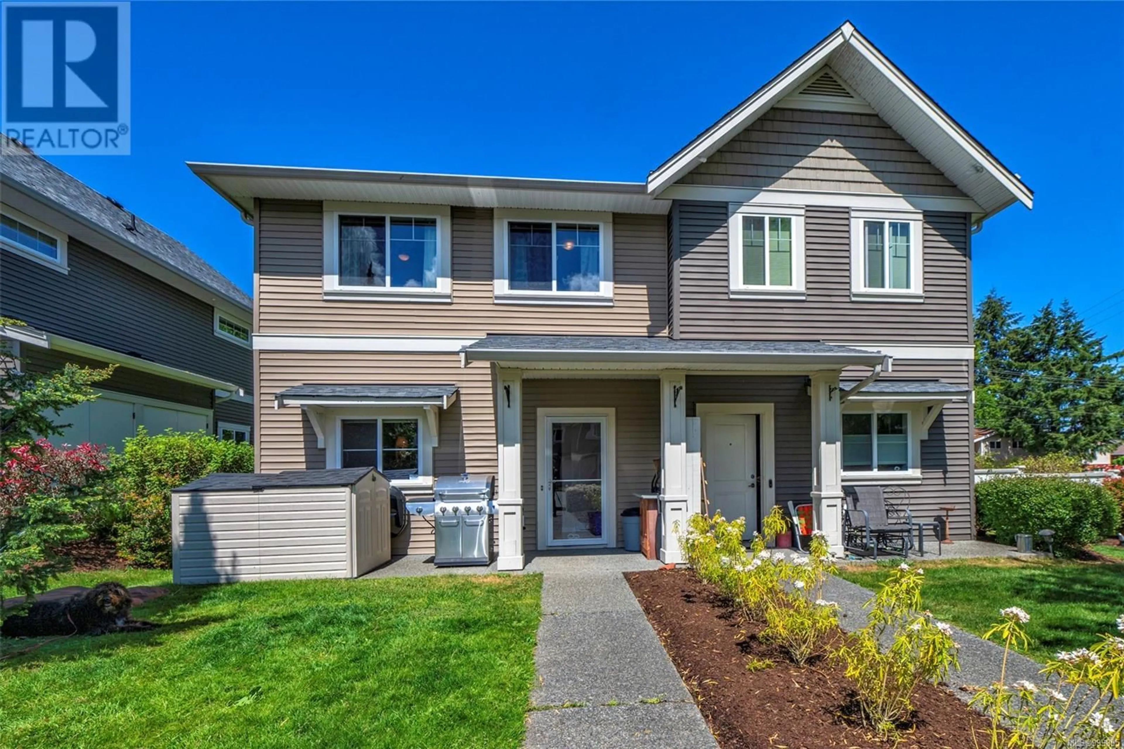Home with vinyl exterior material, street for 102 - 1675 CRESCENT VIEW DRIVE, Nanaimo British Columbia V9S0A8