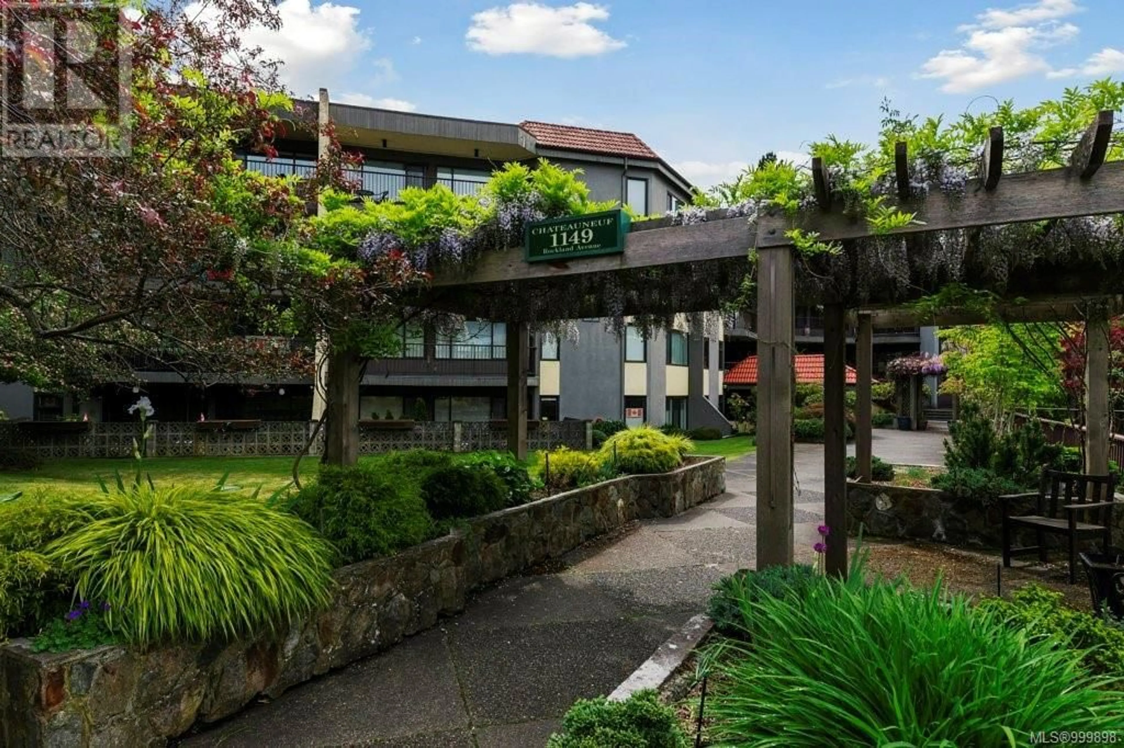 Patio, unknown for 401 - 1149 ROCKLAND AVENUE, Victoria British Columbia V8V4T5