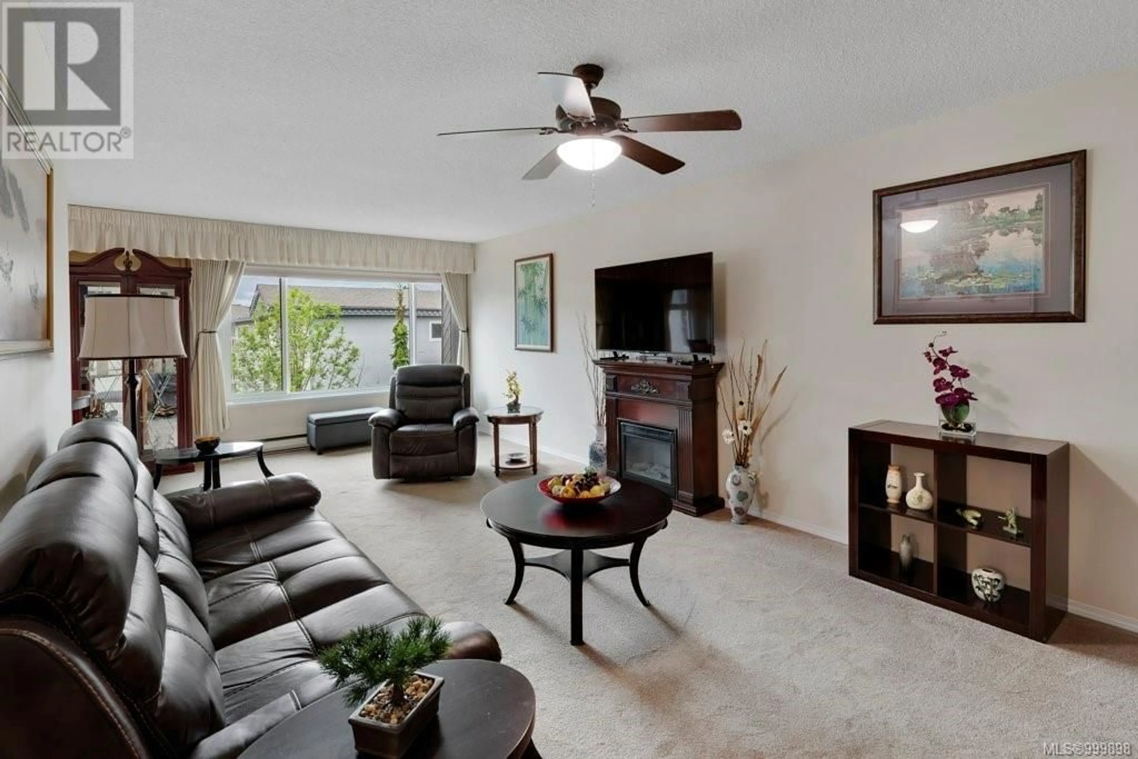 Living room with furniture, unknown for 401 - 1149 ROCKLAND AVENUE, Victoria British Columbia V8V4T5
