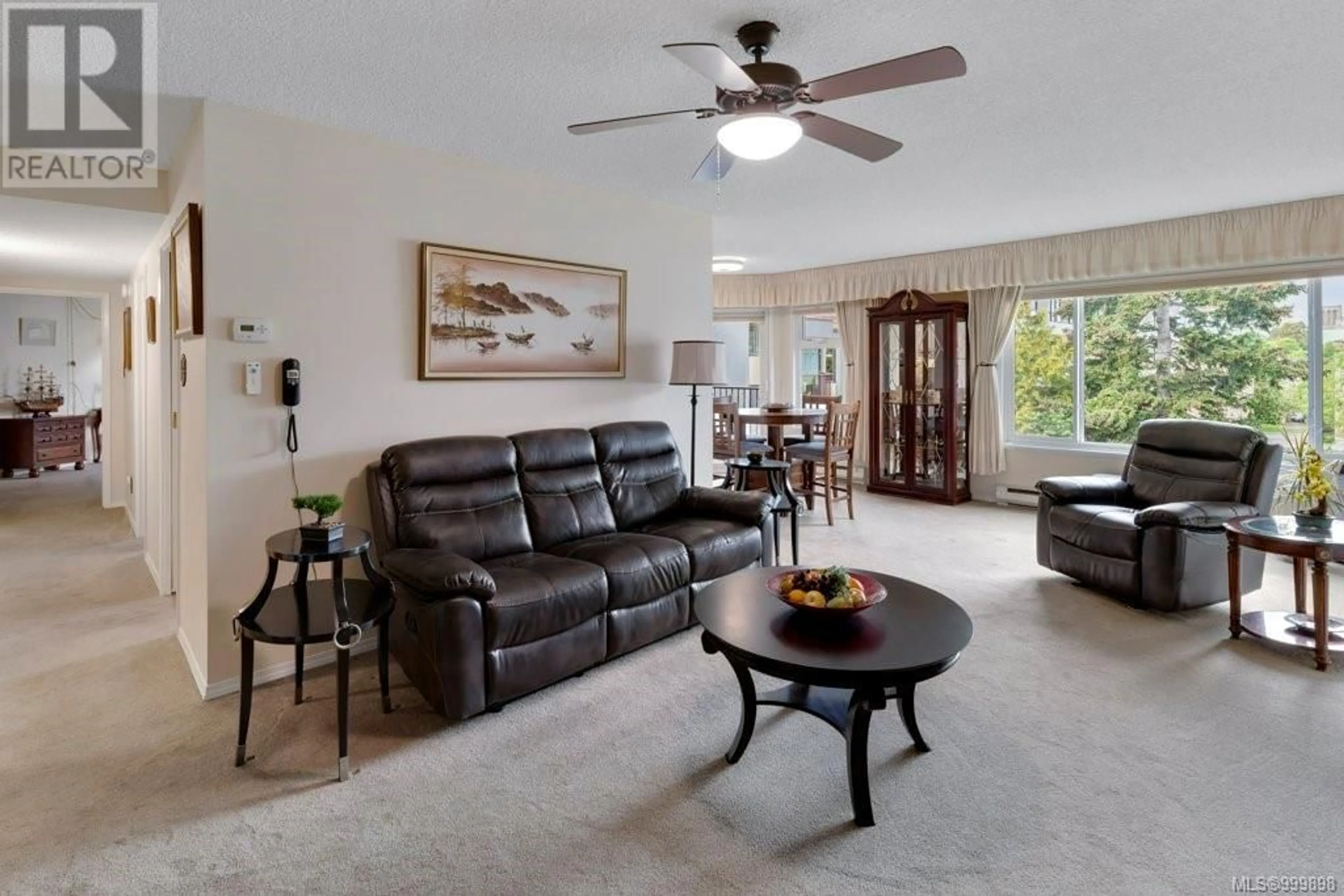 Living room with furniture, unknown for 401 - 1149 ROCKLAND AVENUE, Victoria British Columbia V8V4T5