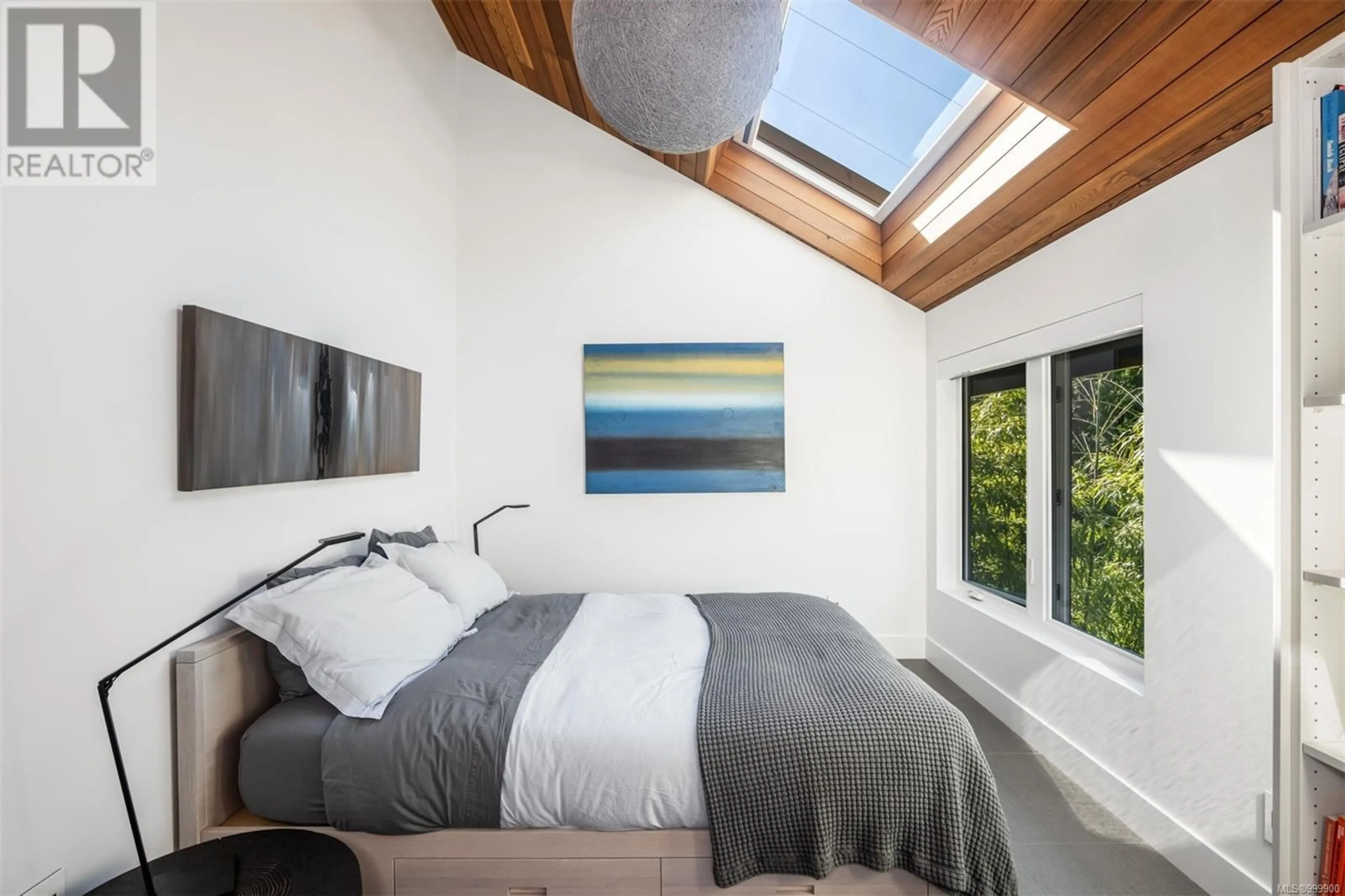 Bedroom with bed, unknown for 3055 VALDEZ PLACE, Oak Bay British Columbia V8R3N6