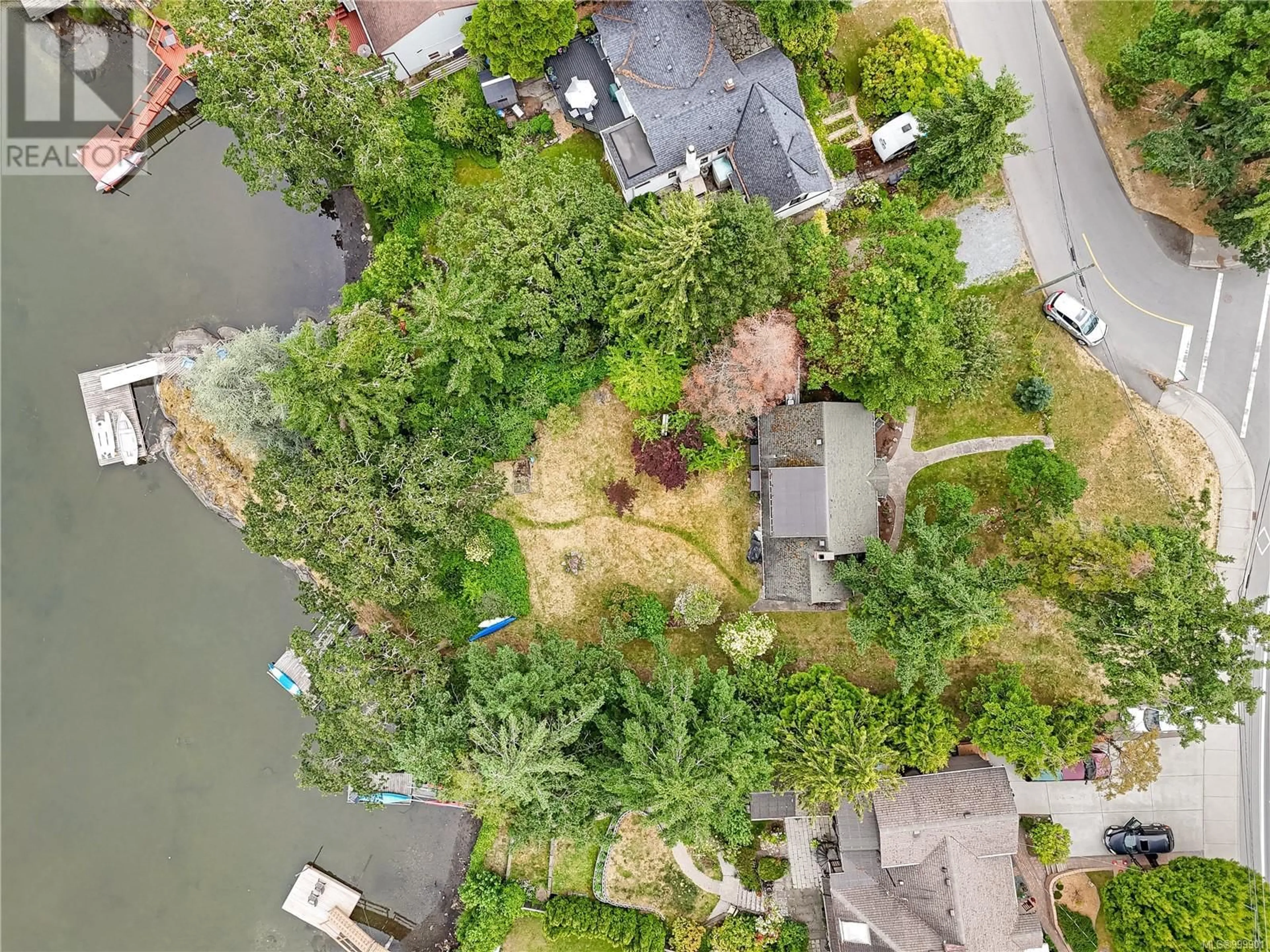 A pic from outside/outdoor area/front of a property/back of a property/a pic from drone, water/lake/river/ocean view for 2868 GLENWOOD AVENUE, Saanich British Columbia V9A2A2