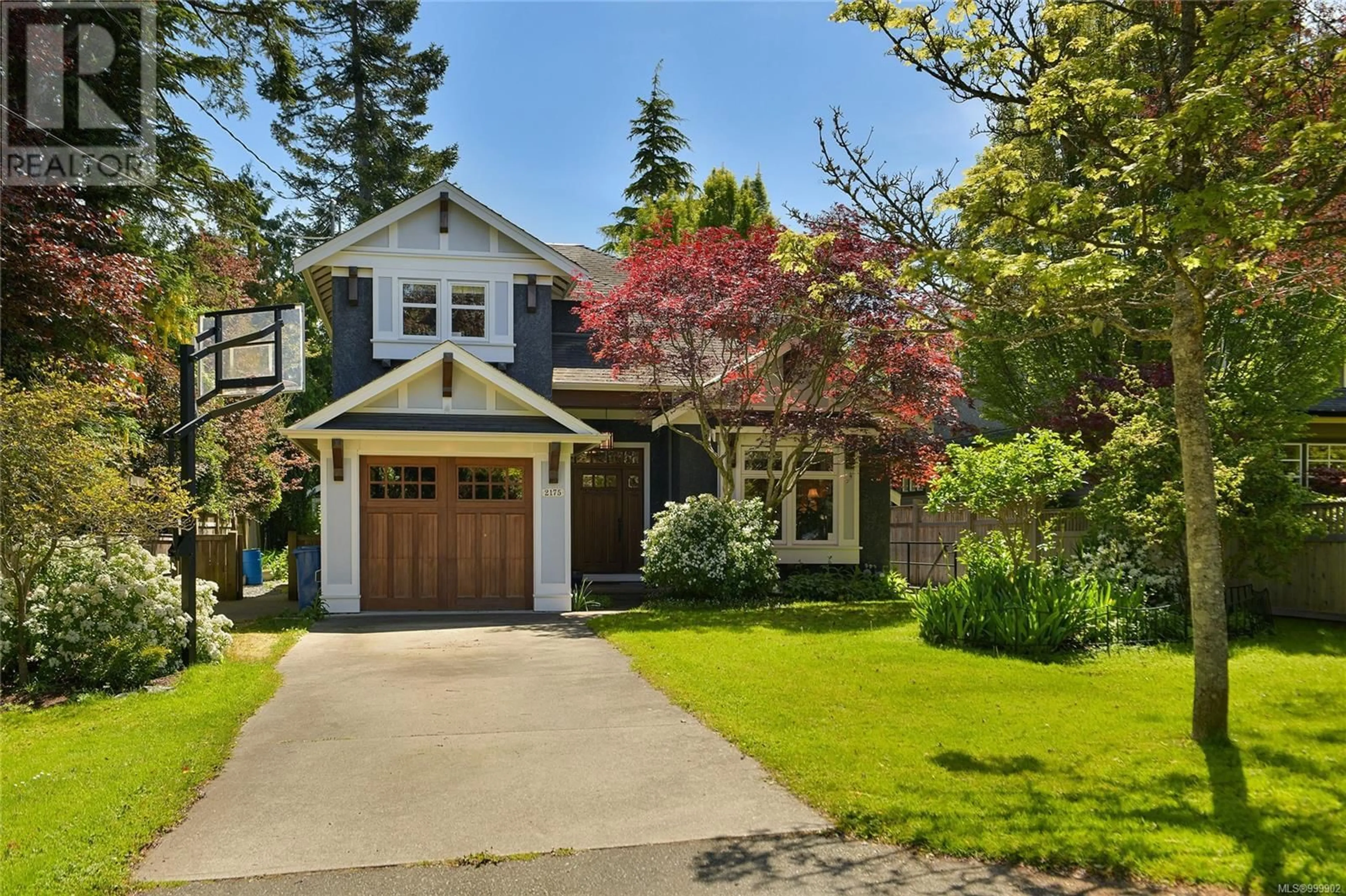 Home with vinyl exterior material, street for 2175 BARTLETT AVENUE, Oak Bay British Columbia V8S2R1