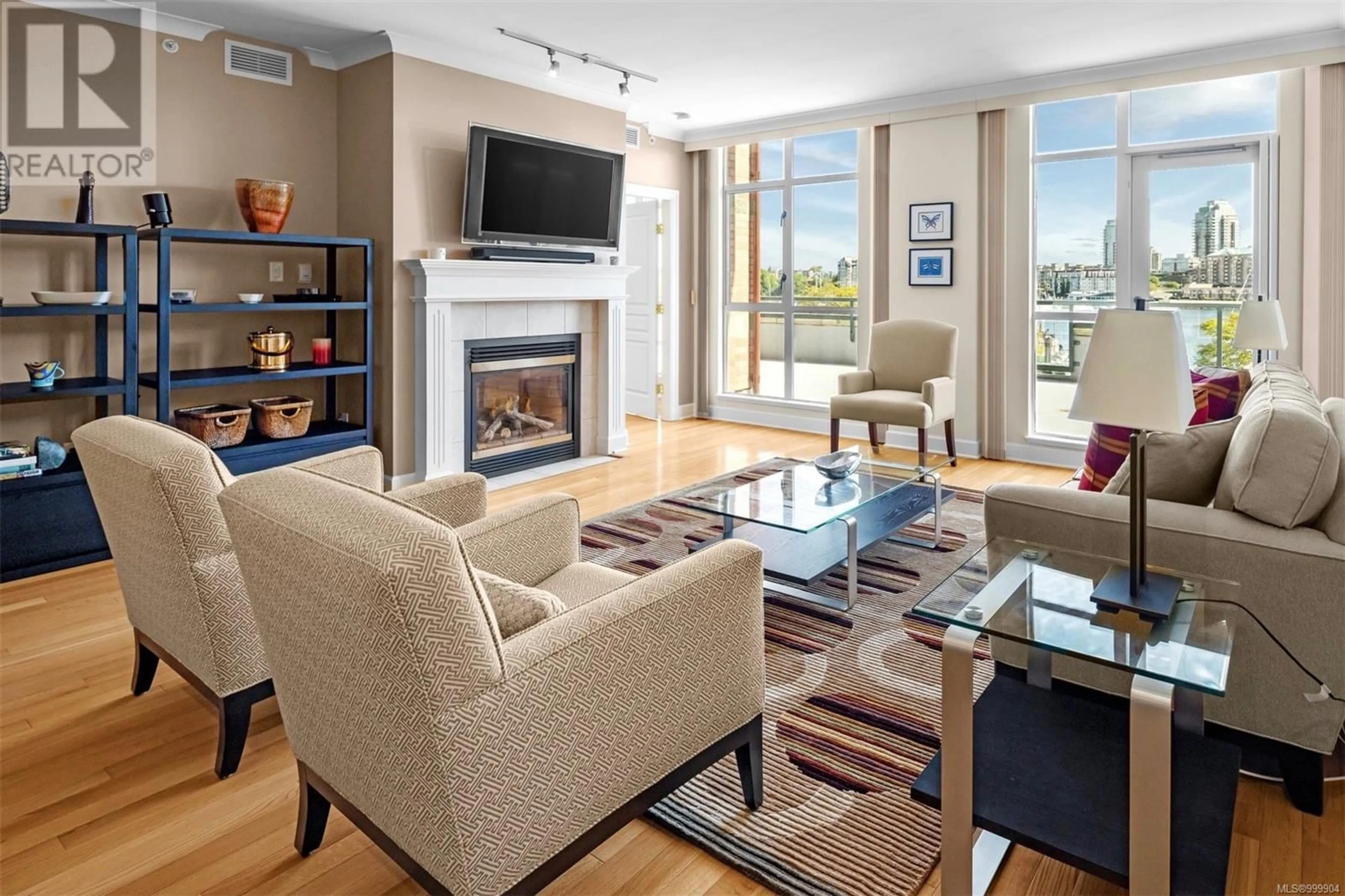 Living room with furniture, unknown for 323 - 21 DALLAS ROAD, Victoria British Columbia V8V4Z9