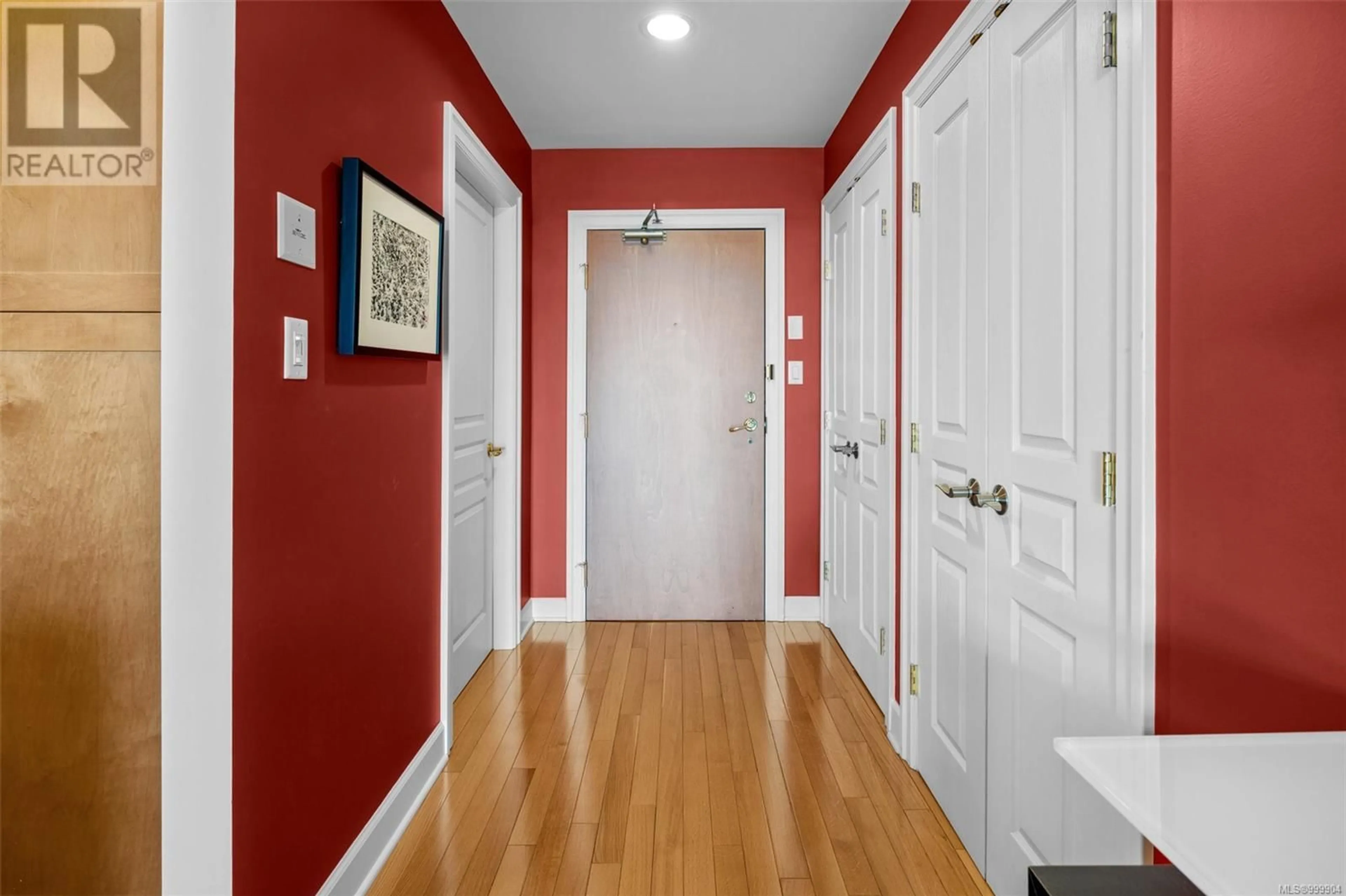 Indoor entryway for 323 - 21 DALLAS ROAD, Victoria British Columbia V8V4Z9