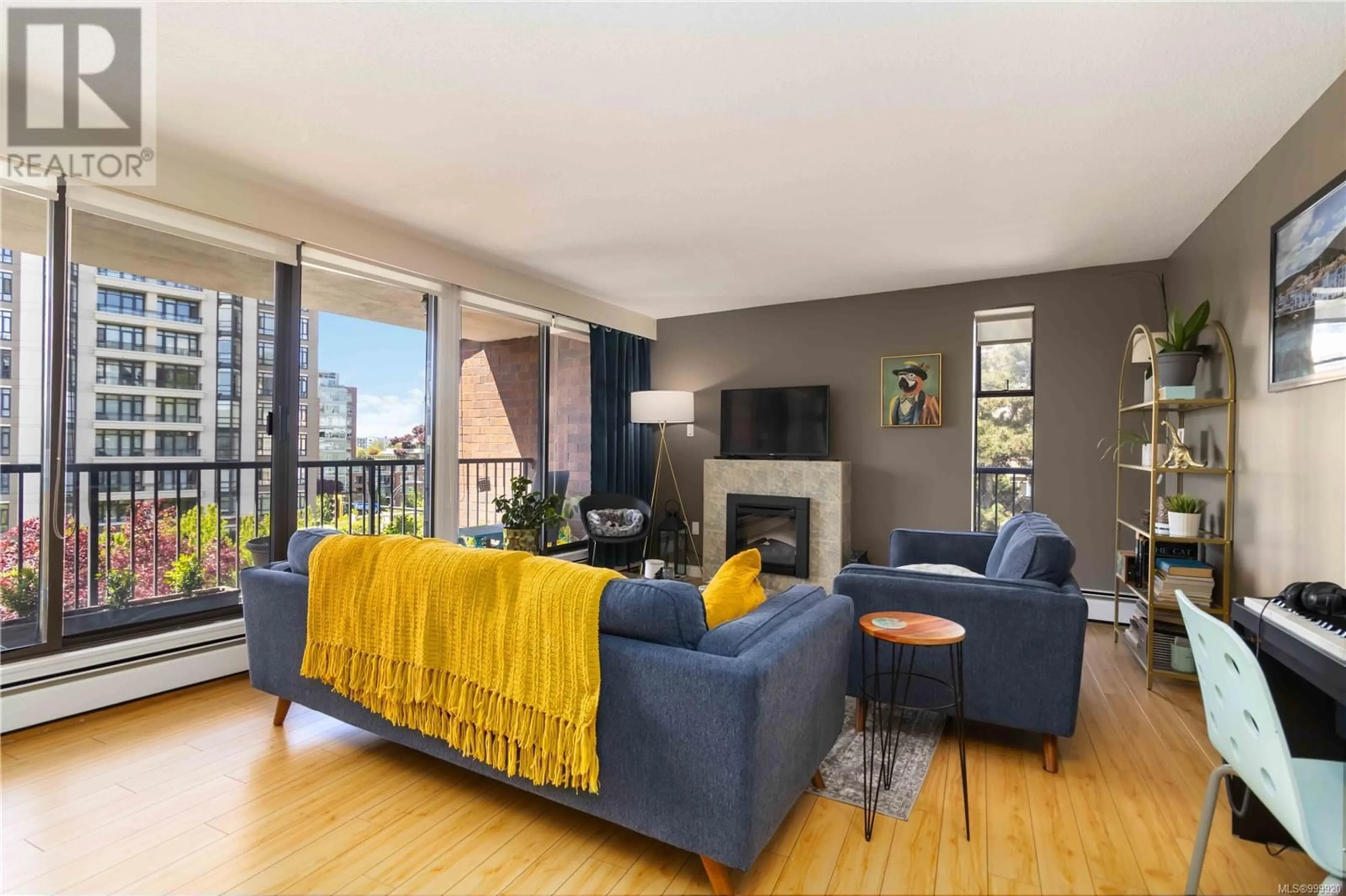 Living room with furniture, unknown for 301 - 777 BLANSHARD STREET, Victoria British Columbia V8W2G9