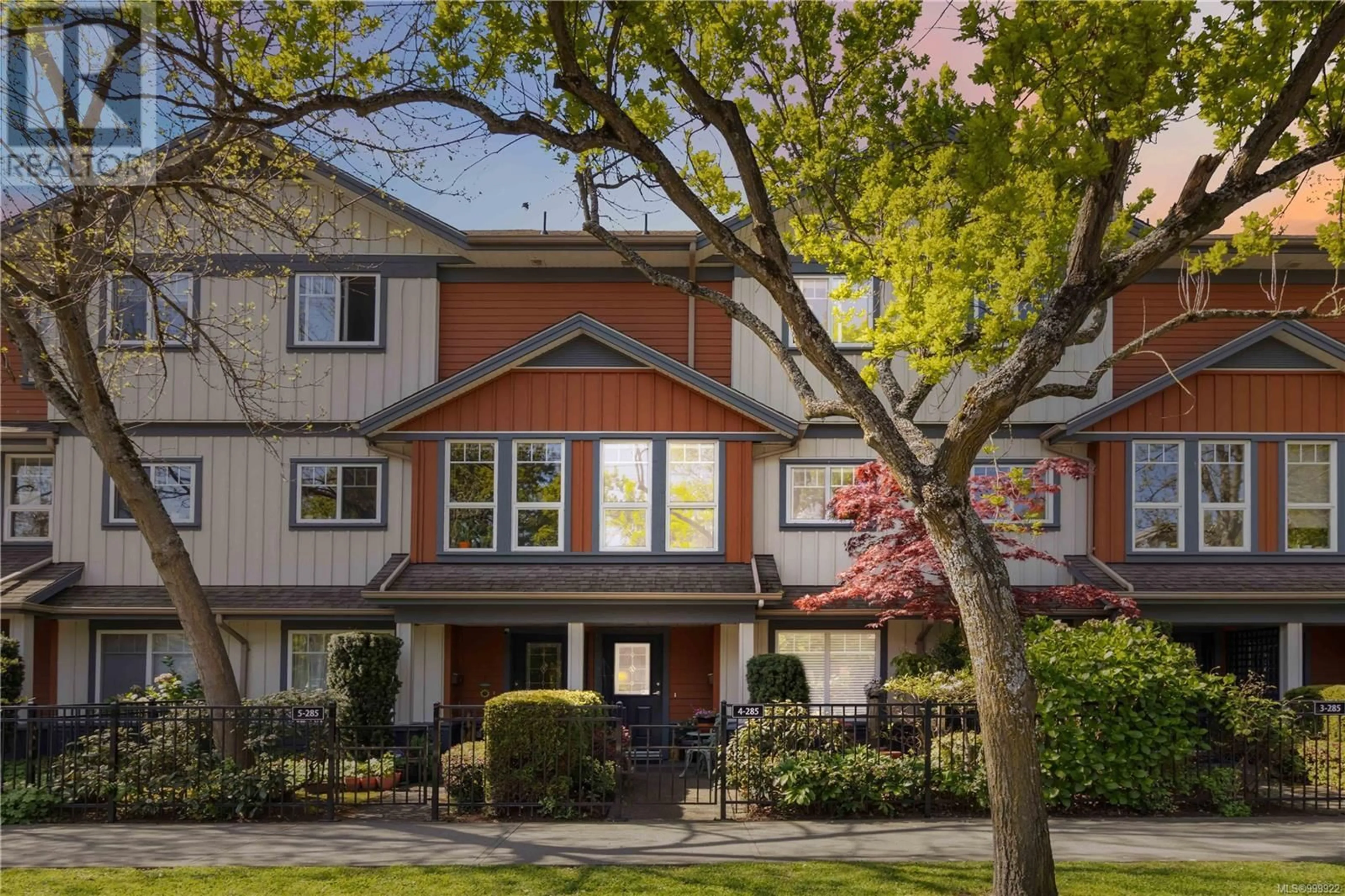 Unknown for 4 - 285 SUPERIOR STREET, Victoria British Columbia V8V5A3