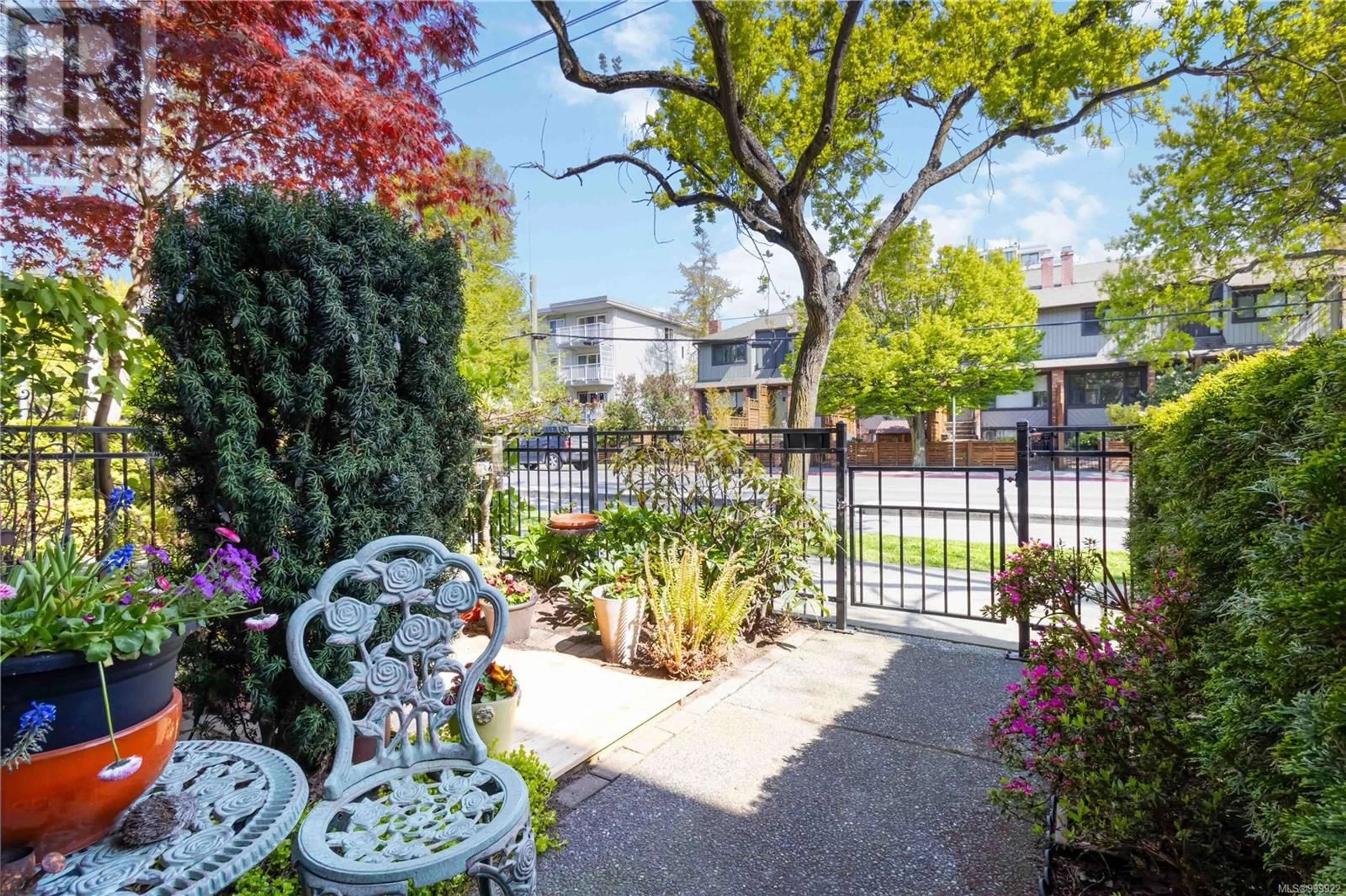 Patio, street for 4 - 285 SUPERIOR STREET, Victoria British Columbia V8V5A3