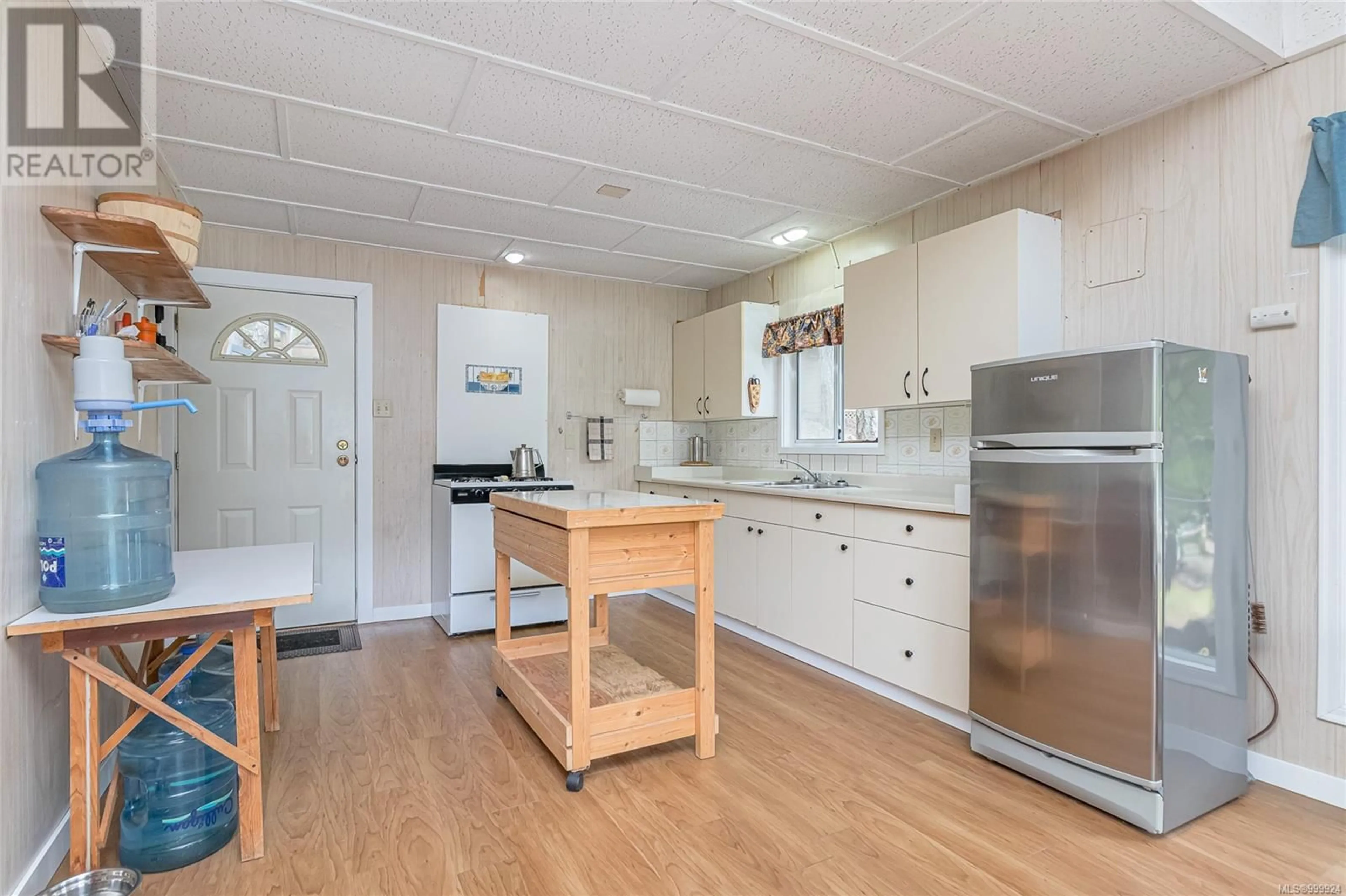 Open concept kitchen, unknown for 3192 BAY ROAD, Qualicum Beach British Columbia V9K2L7