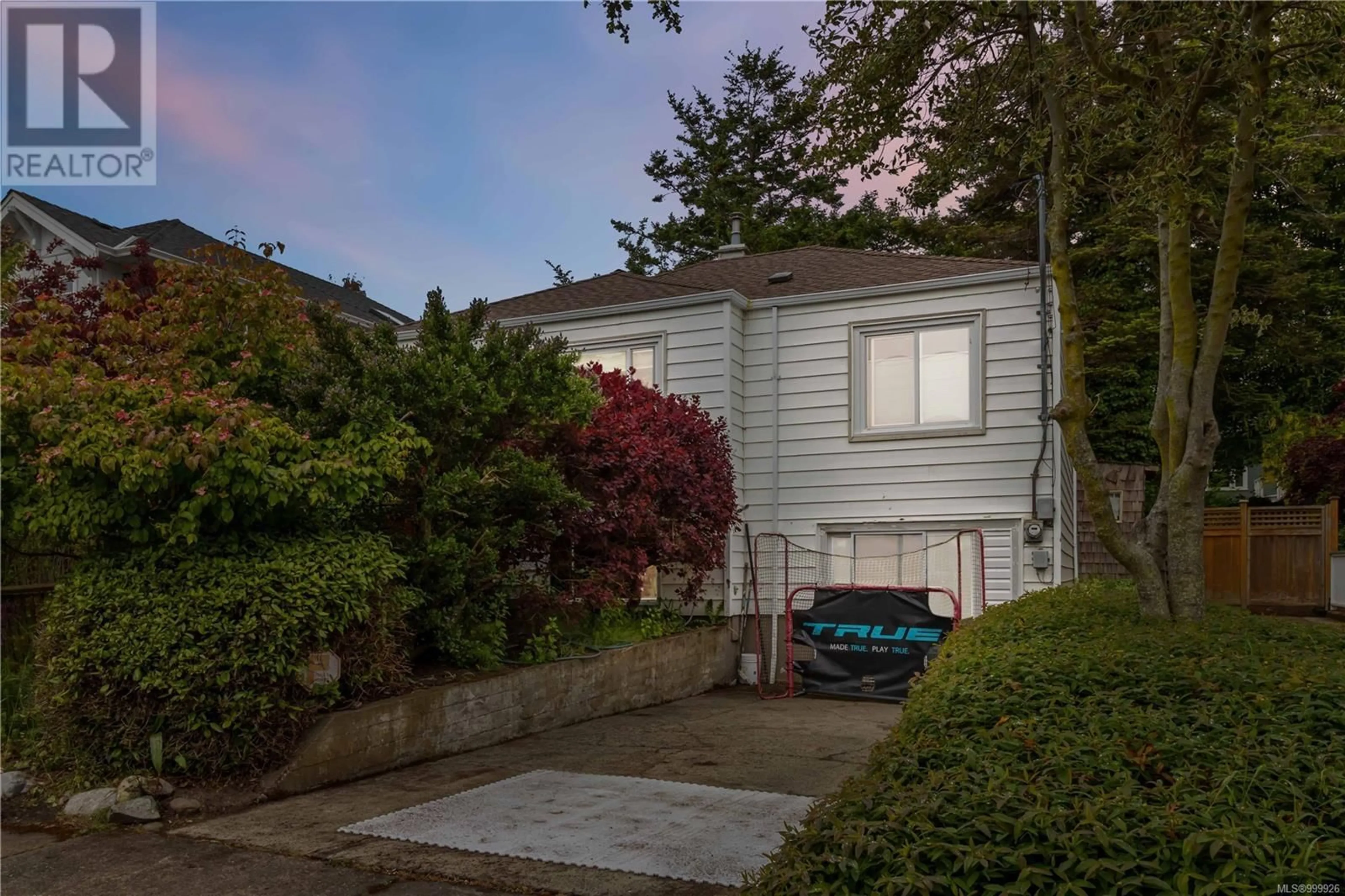 A pic from outside/outdoor area/front of a property/back of a property/a pic from drone, street for 140 OLIVE STREET, Victoria British Columbia V8S3H3