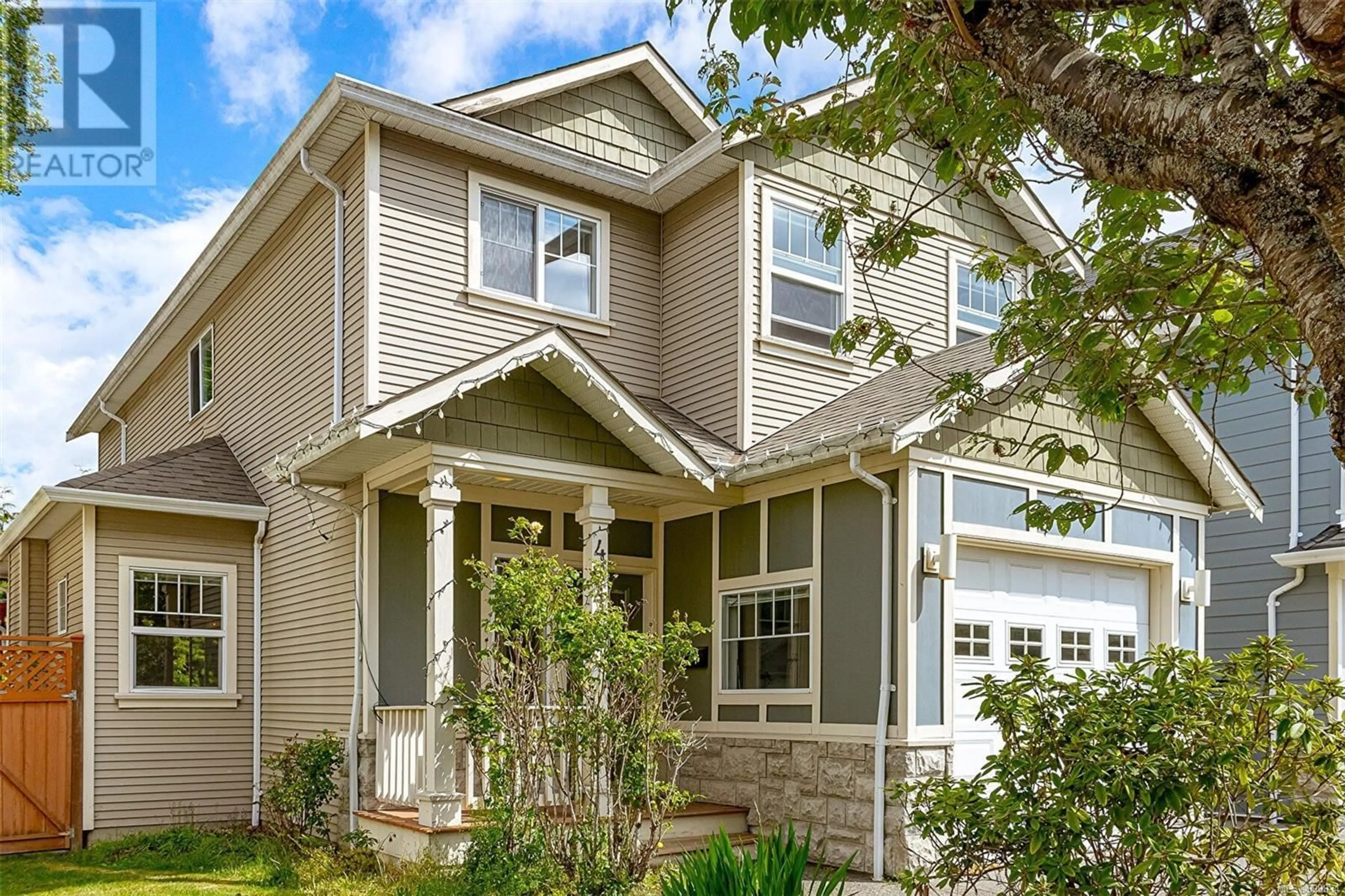 Home with vinyl exterior material, street for 4042 WILLOWBROOK PLACE, Saanich British Columbia V8Z7W9