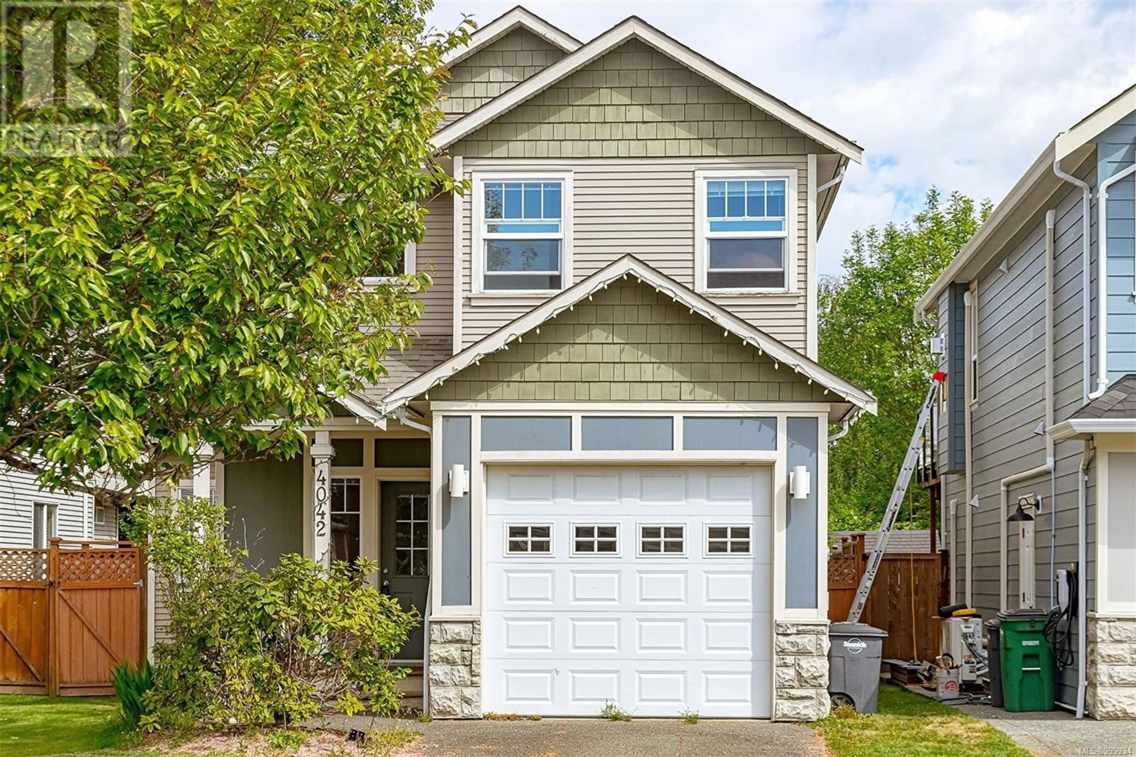 Home with vinyl exterior material, street for 4042 WILLOWBROOK PLACE, Saanich British Columbia V8Z7W9