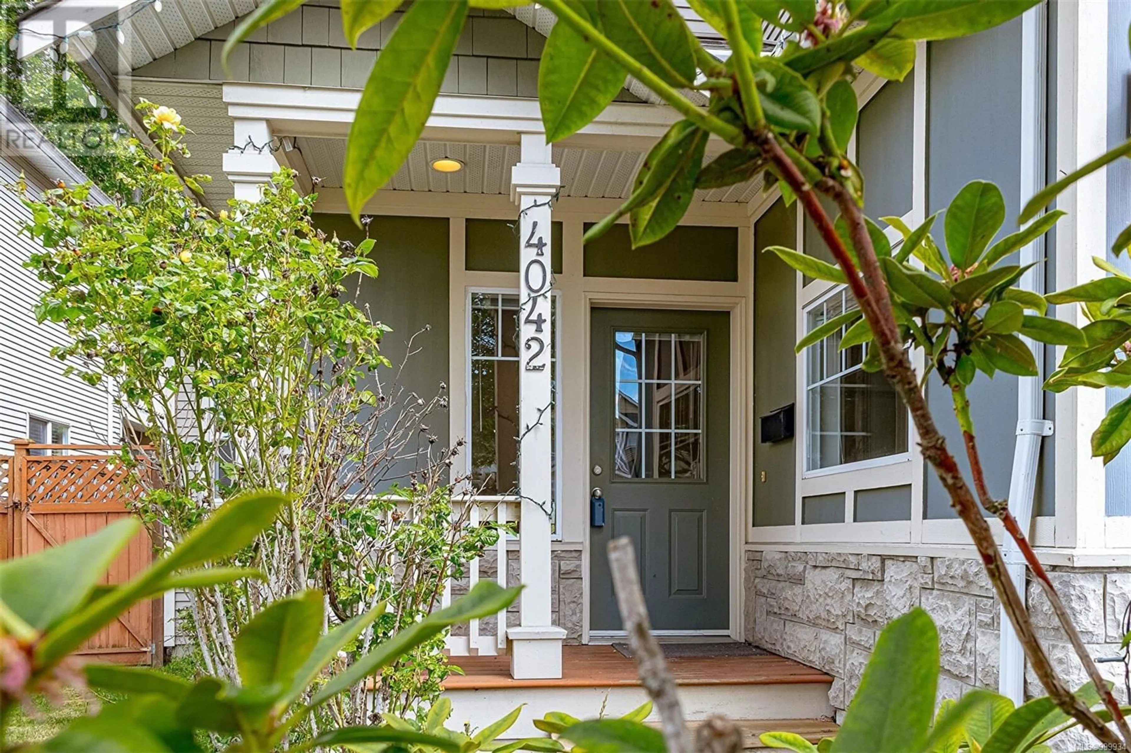 Indoor entryway for 4042 WILLOWBROOK PLACE, Saanich British Columbia V8Z7W9