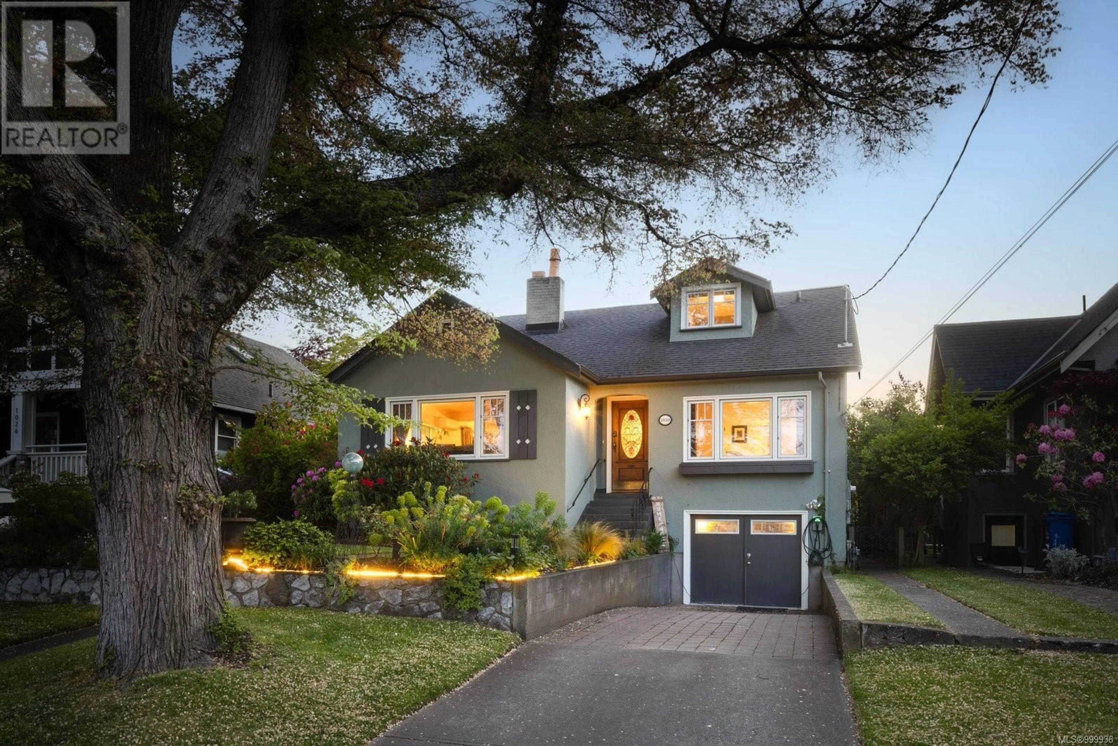 Home with vinyl exterior material, street for 1030 ROSLYN ROAD, Oak Bay British Columbia V8S4R5