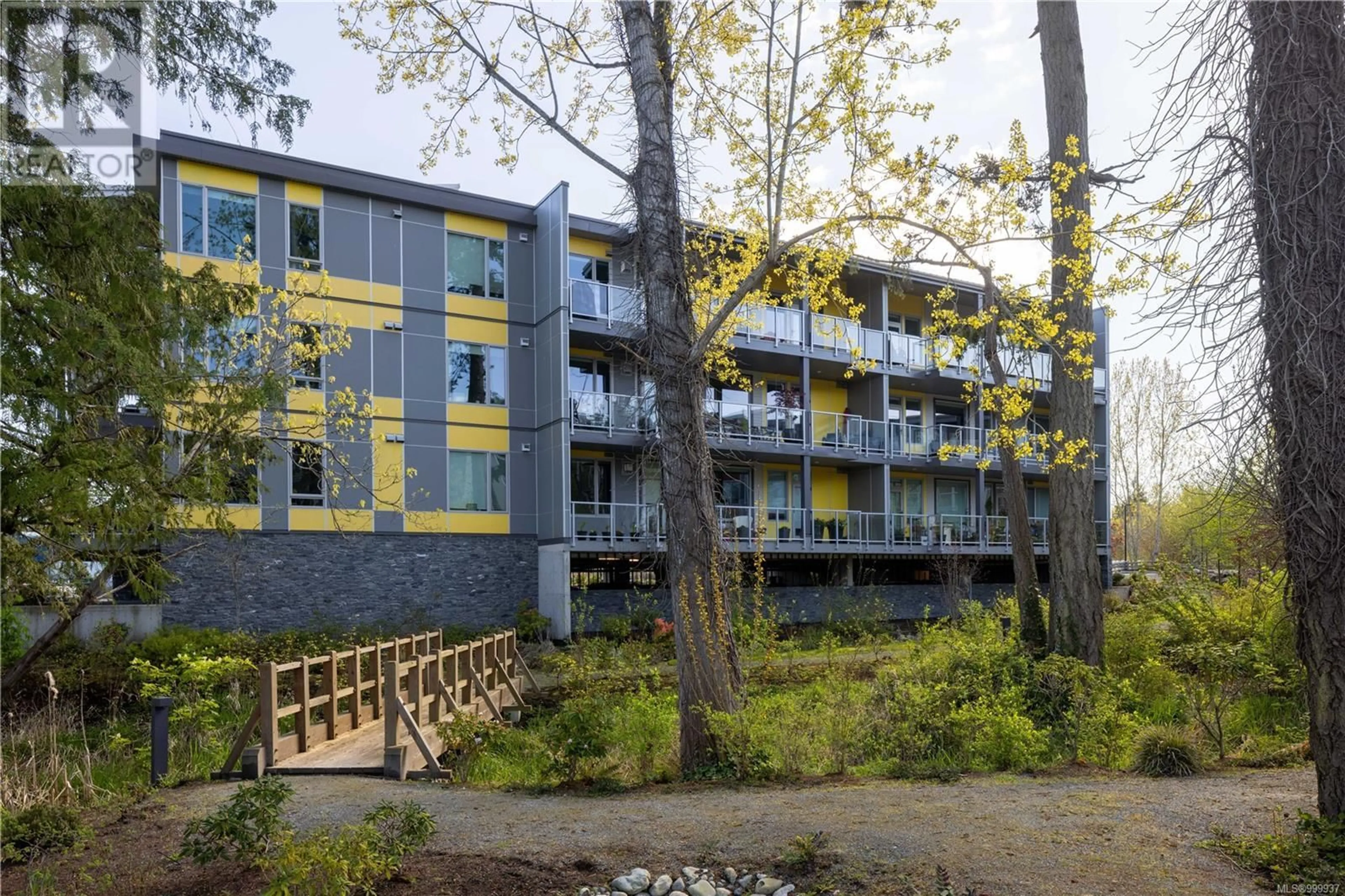 Patio, building for 205 - 10660 MCDONALD PARK ROAD, North Saanich British Columbia V8L5S7