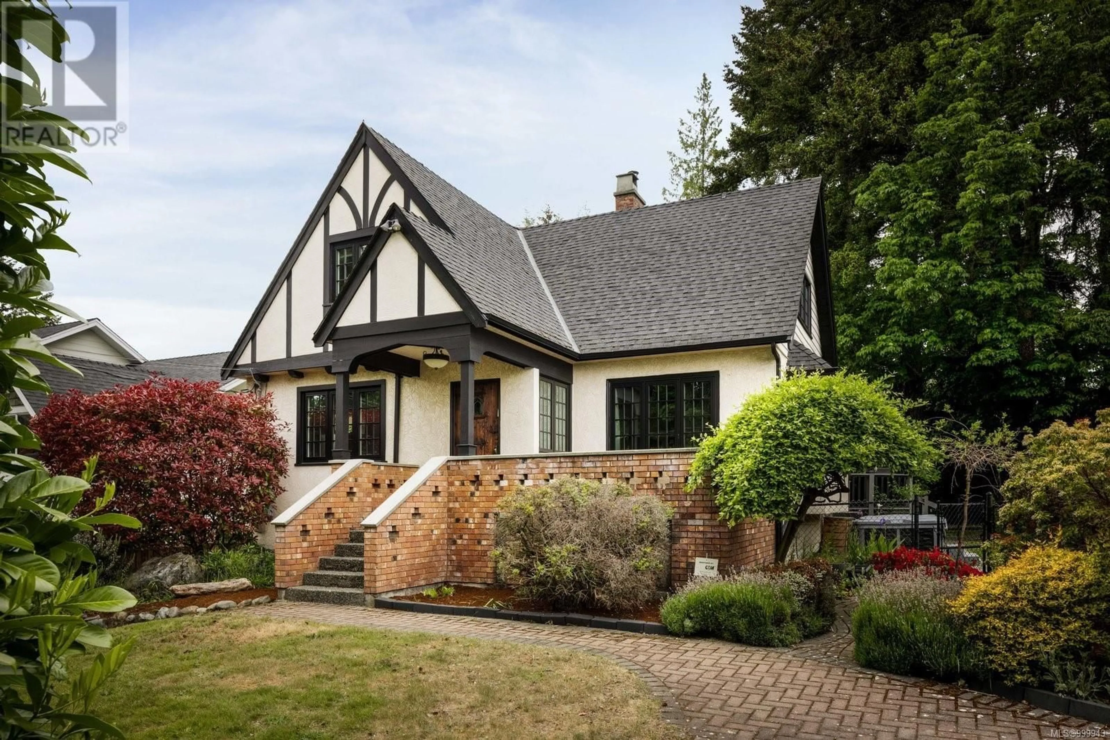 Home with brick exterior material, street for 5208 DEL MONTE AVENUE, Saanich British Columbia V8Y1X2