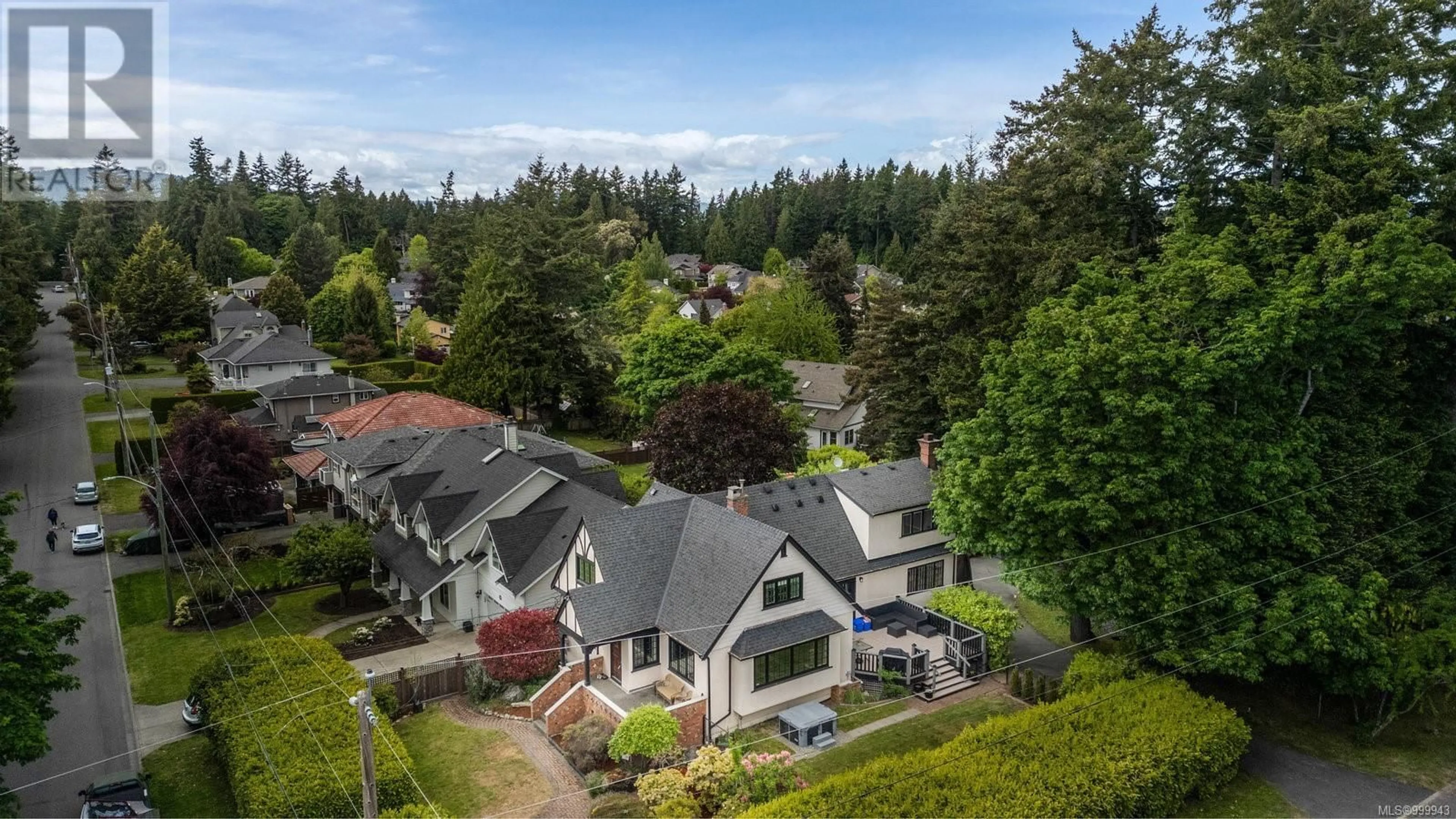 A pic from outside/outdoor area/front of a property/back of a property/a pic from drone, unknown for 5208 DEL MONTE AVENUE, Saanich British Columbia V8Y1X2
