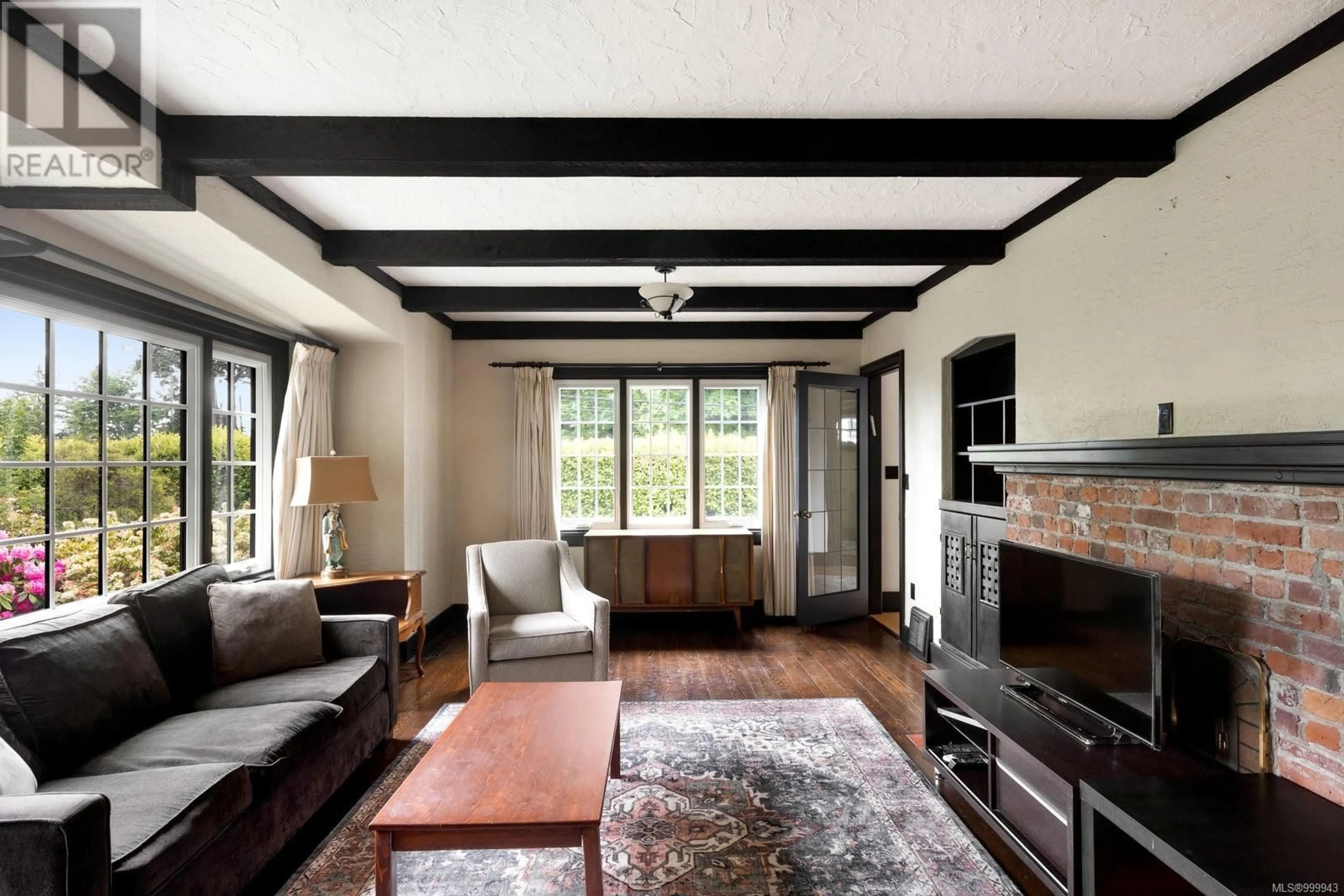 Living room with furniture, unknown for 5208 DEL MONTE AVENUE, Saanich British Columbia V8Y1X2