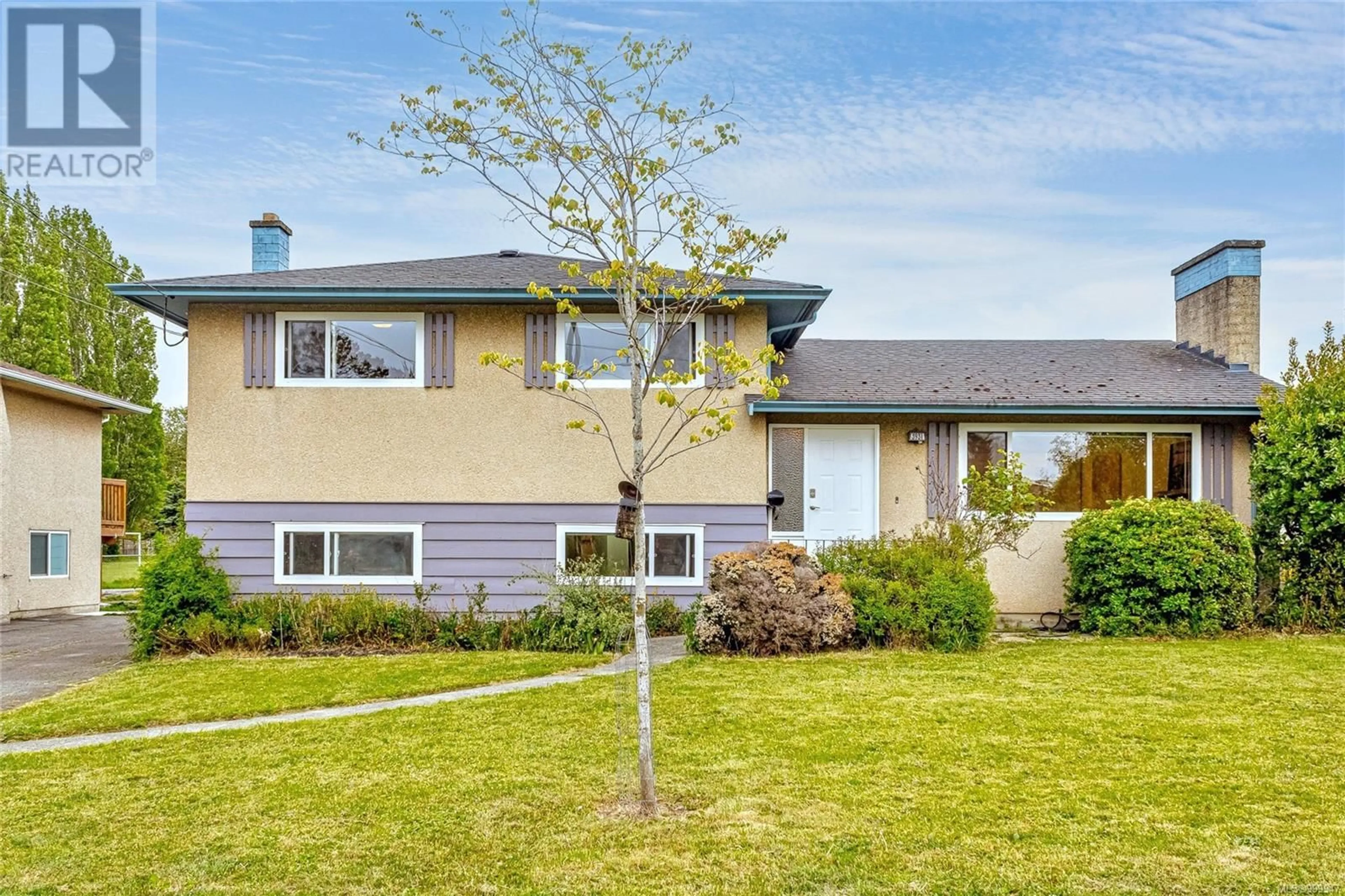 Home with vinyl exterior material, street for 3931 ANSELL ROAD, Saanich British Columbia V8P4W1