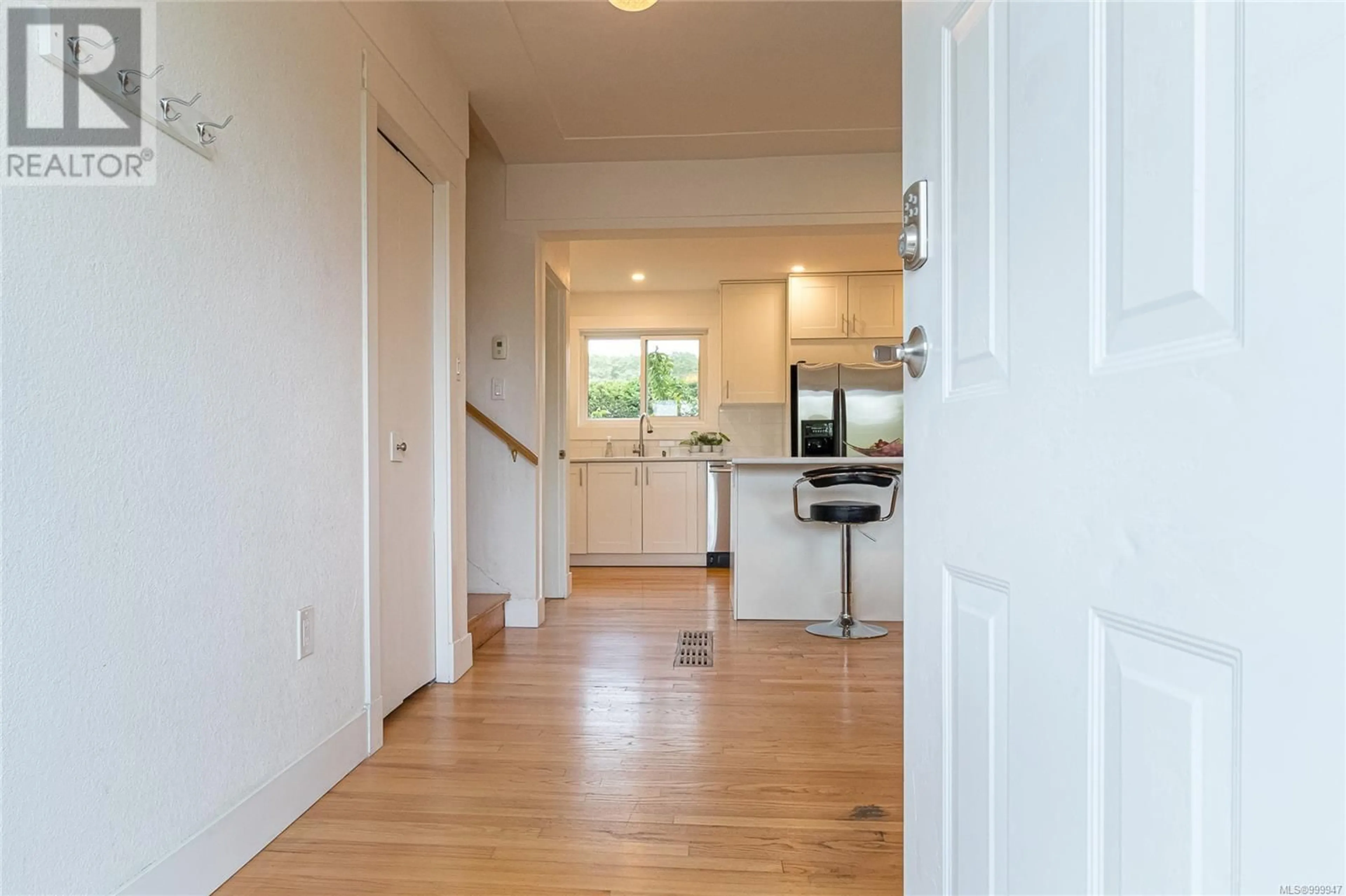 Indoor entryway for 3931 ANSELL ROAD, Saanich British Columbia V8P4W1