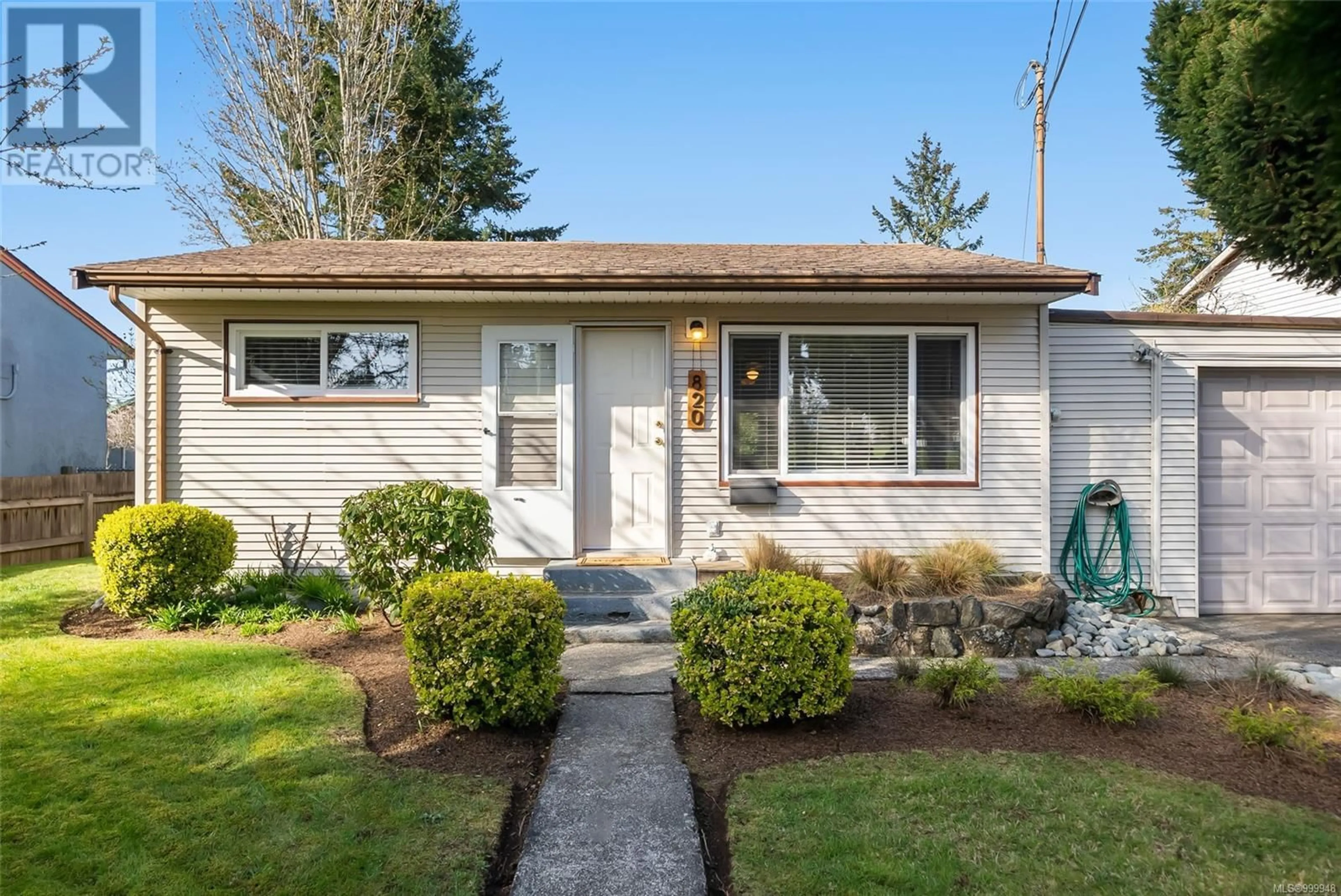 Home with vinyl exterior material, street for 820 CADOGAN STREET, Nanaimo British Columbia V9S1V1