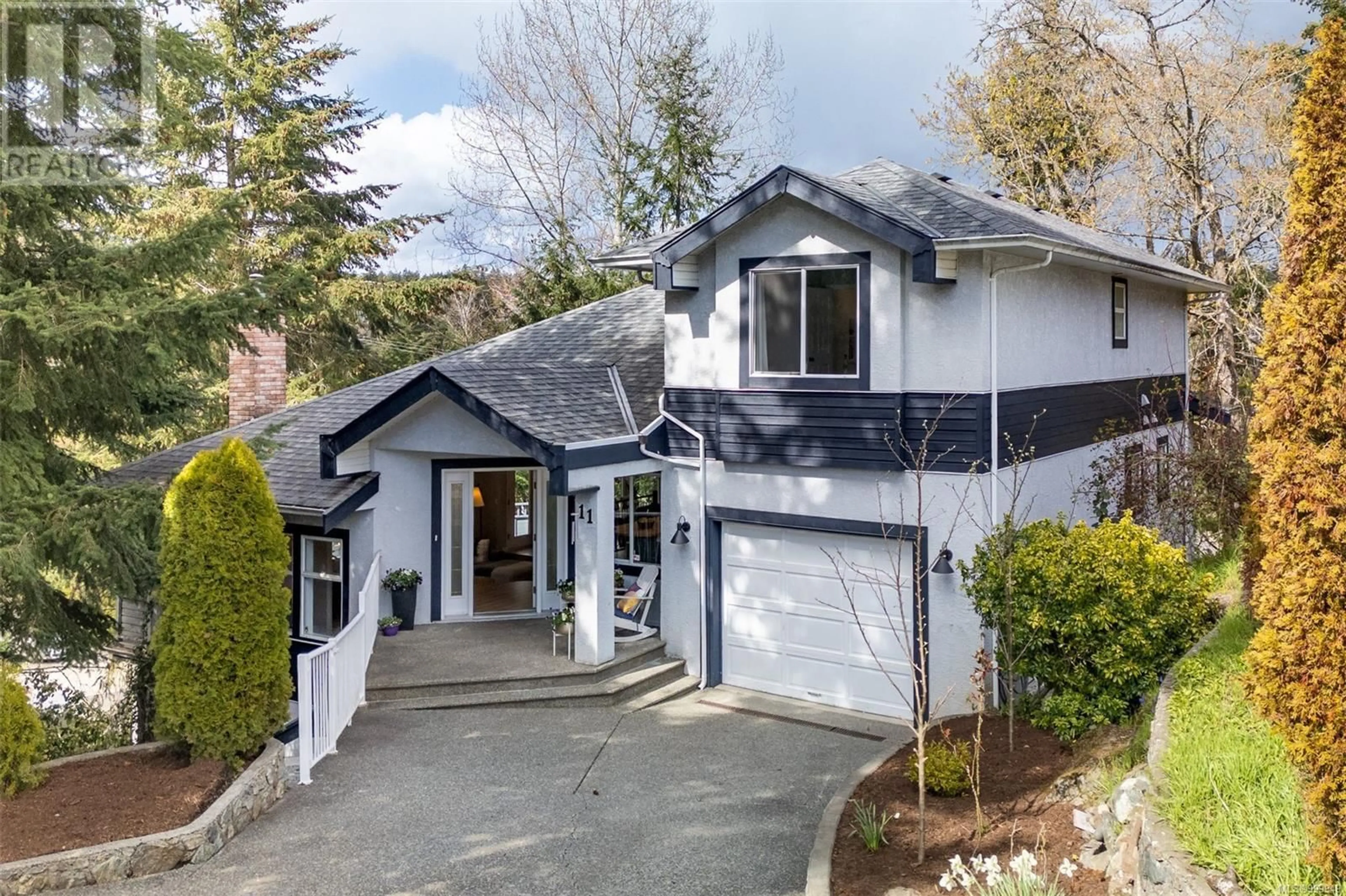 Home with vinyl exterior material, street for 11 PEARCE PLACE, View Royal British Columbia V9B5V6