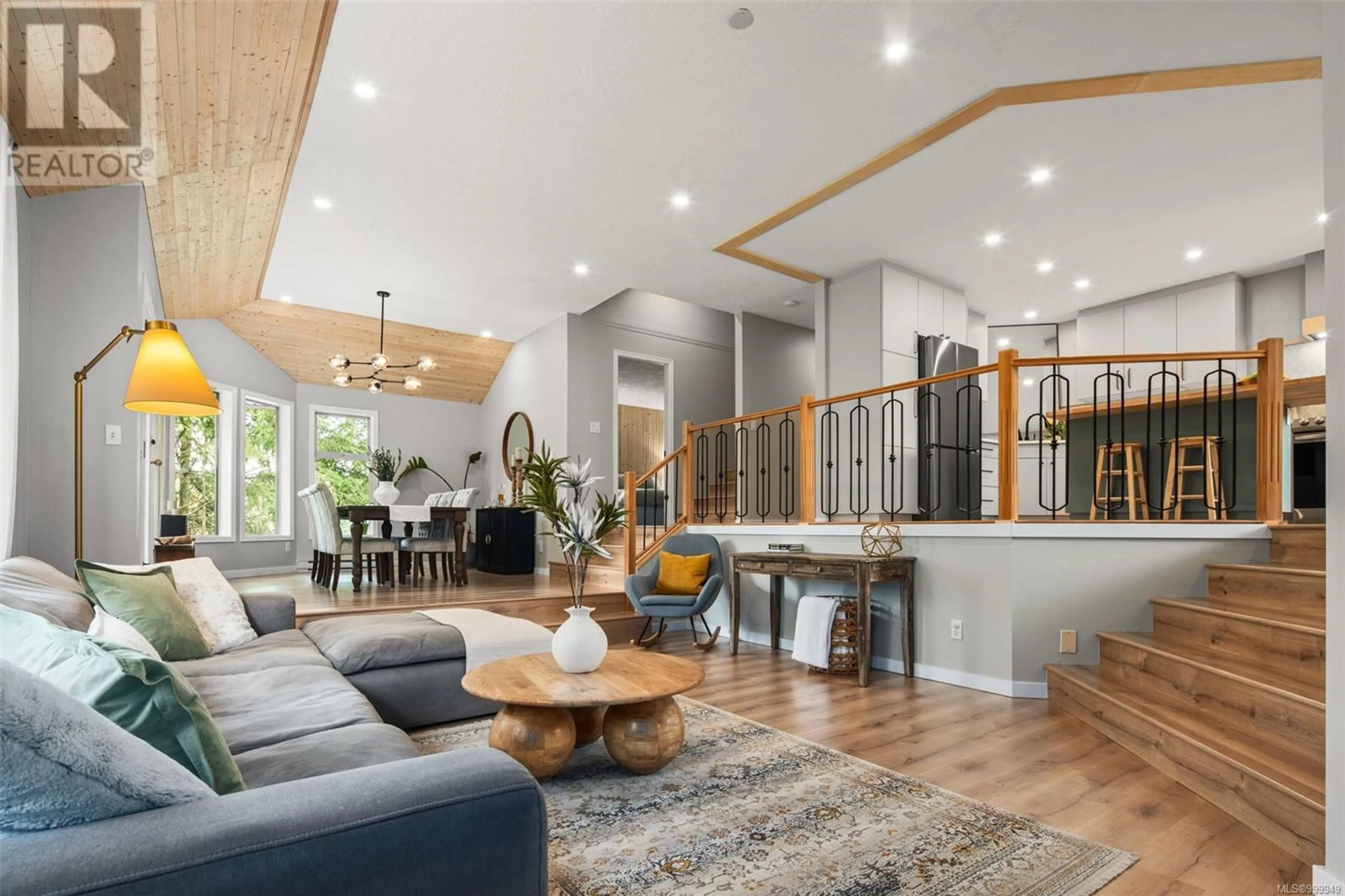 Living room with furniture, unknown for 11 PEARCE PLACE, View Royal British Columbia V9B5V6