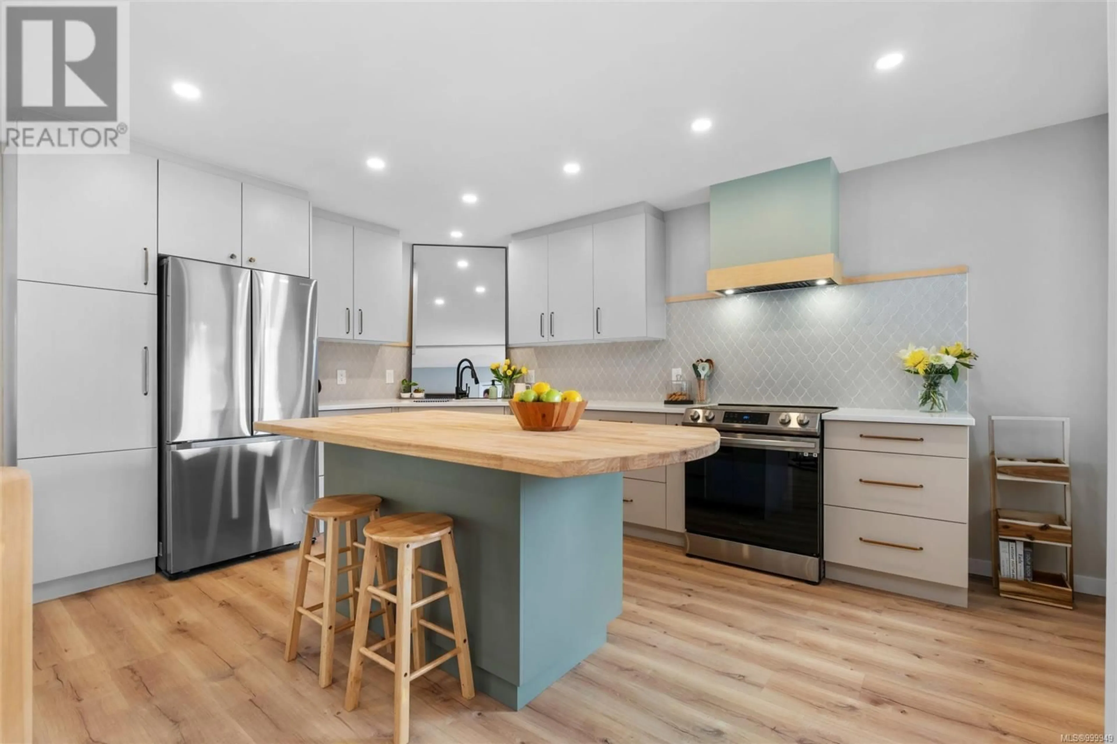Contemporary kitchen, unknown for 11 PEARCE PLACE, View Royal British Columbia V9B5V6