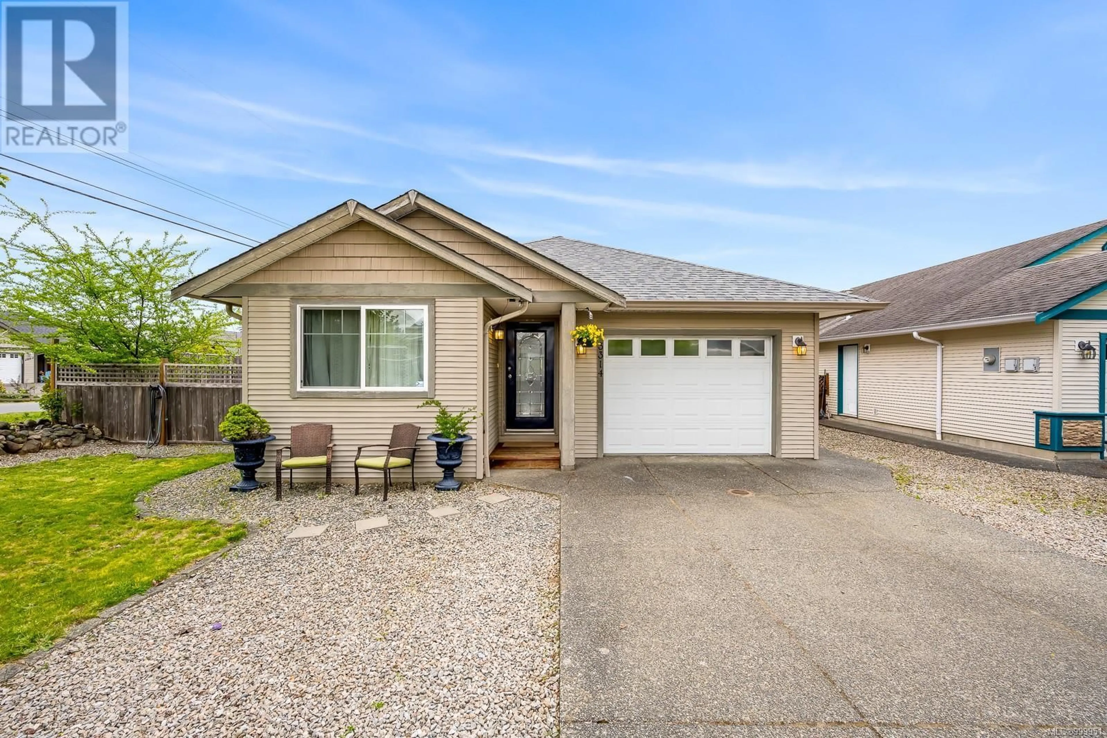 Home with vinyl exterior material, street for 3314 EIGHTH STREET, Cumberland British Columbia V0R1S0
