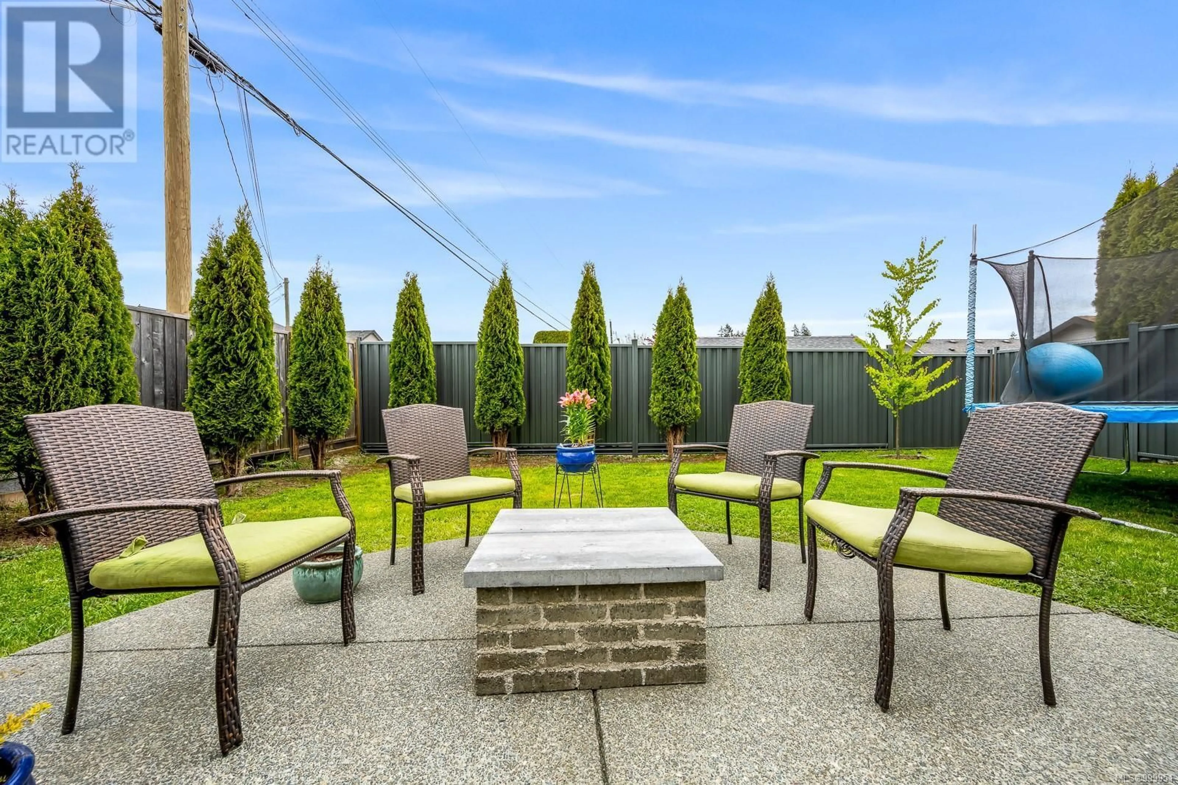 Patio, unknown for 3314 EIGHTH STREET, Cumberland British Columbia V0R1S0