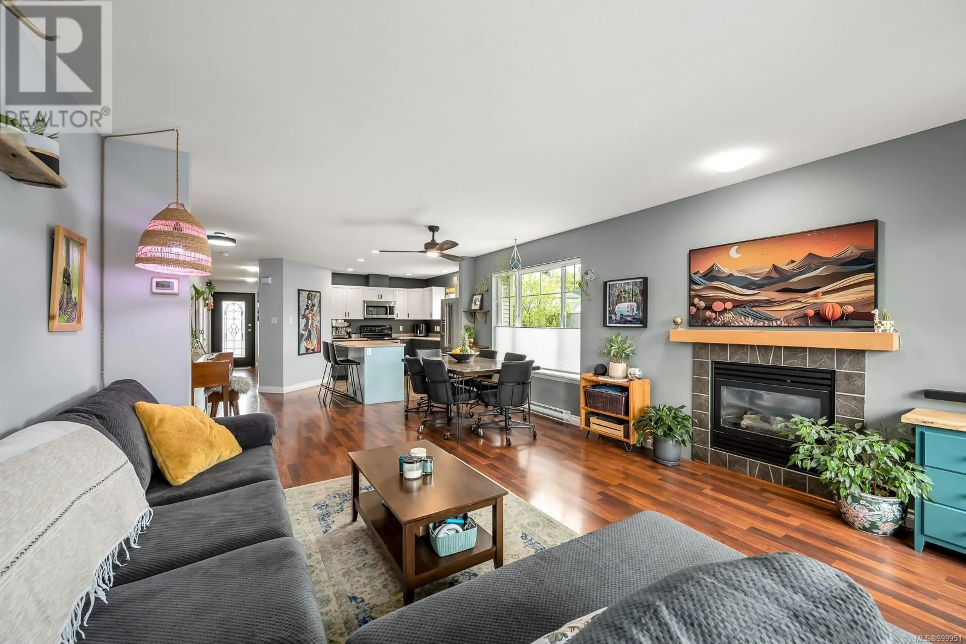 Living room with furniture, wood/laminate floor for 3314 EIGHTH STREET, Cumberland British Columbia V0R1S0