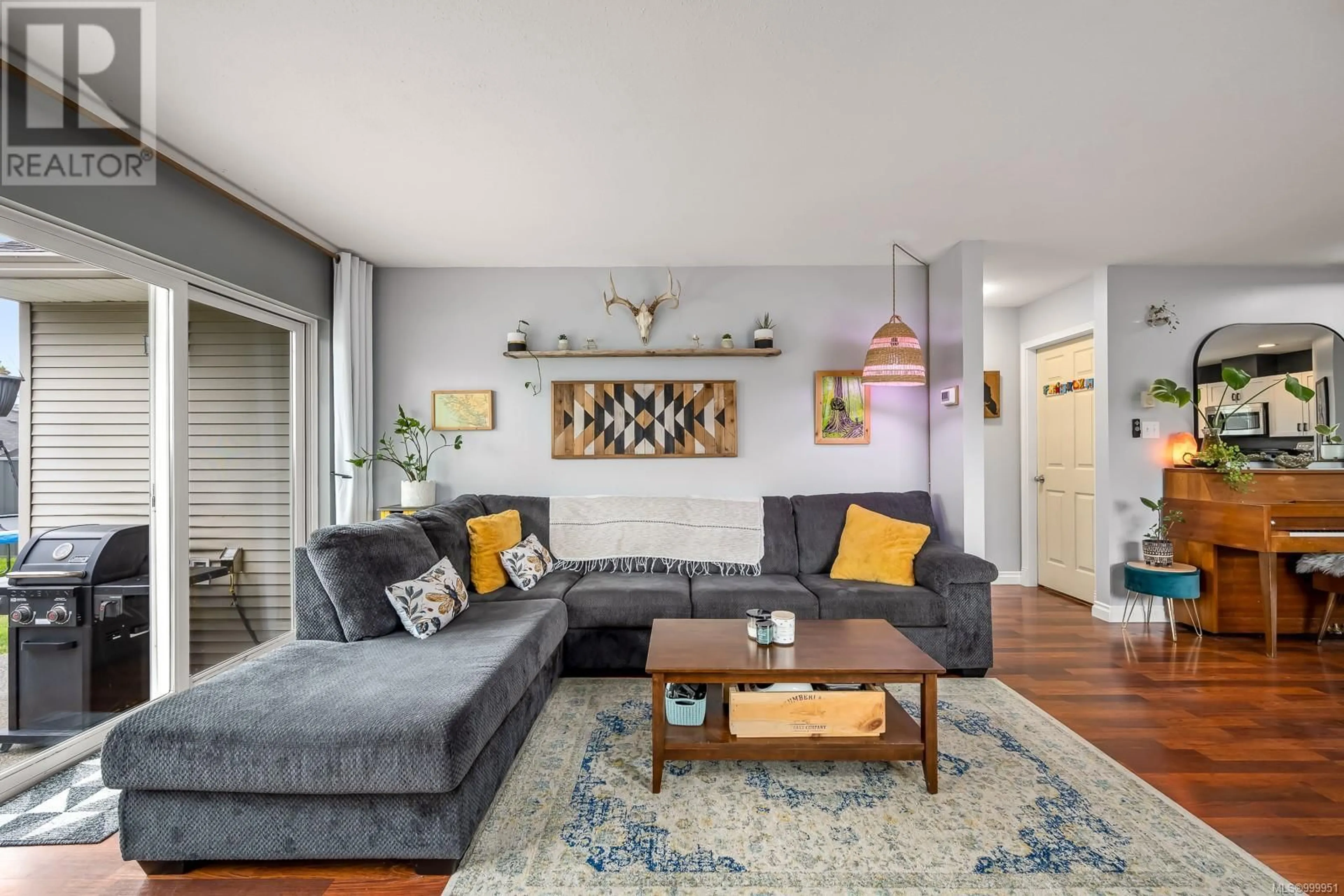 Living room with furniture, unknown for 3314 EIGHTH STREET, Cumberland British Columbia V0R1S0