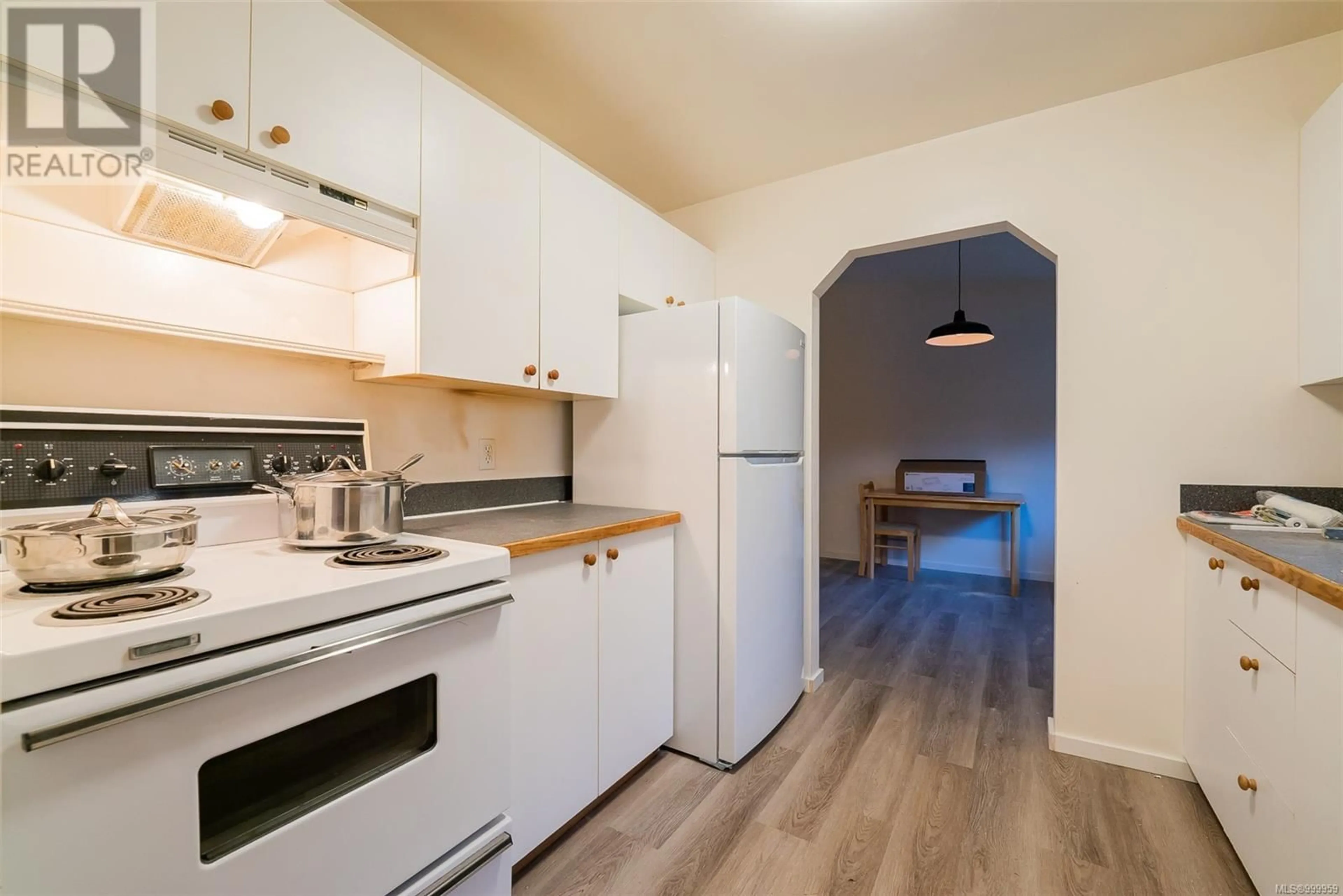 Standard kitchen, wood/laminate floor for 15 - 745 CHURCH STREET, Gabriola Island British Columbia V0R1X3