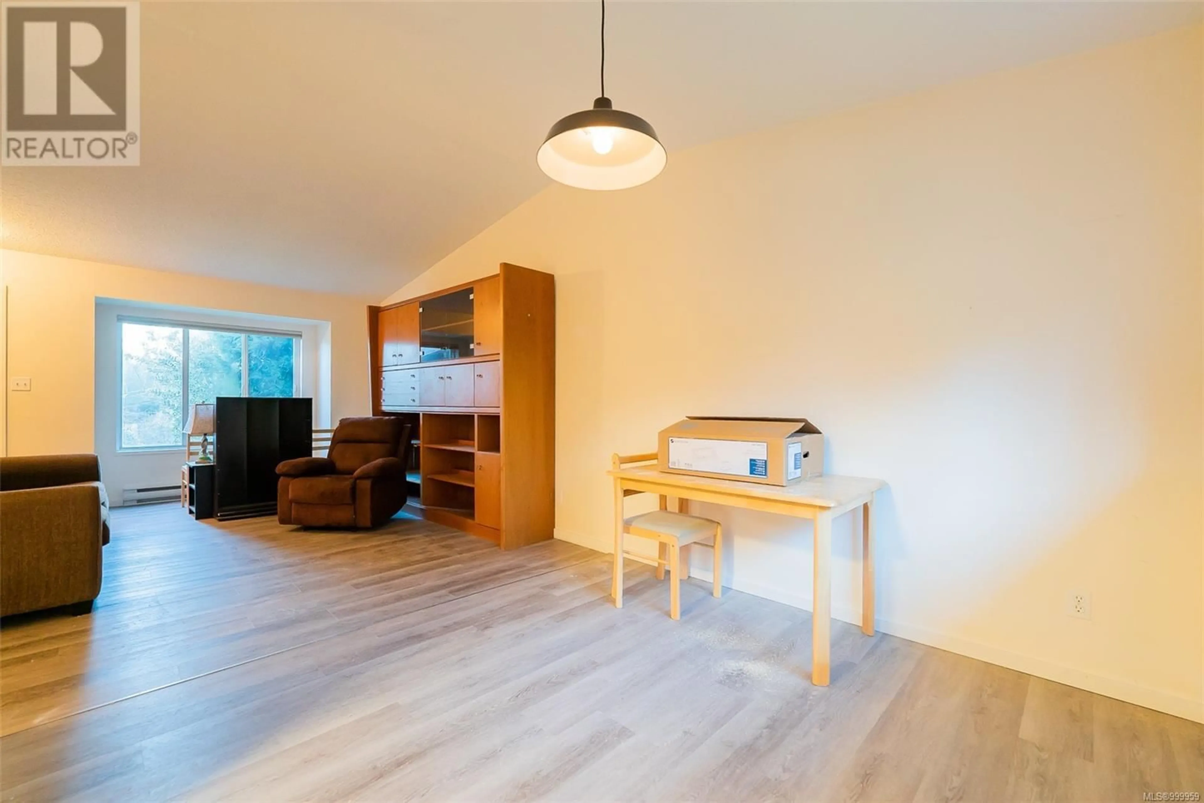 Living room with furniture, wood/laminate floor for 15 - 745 CHURCH STREET, Gabriola Island British Columbia V0R1X3