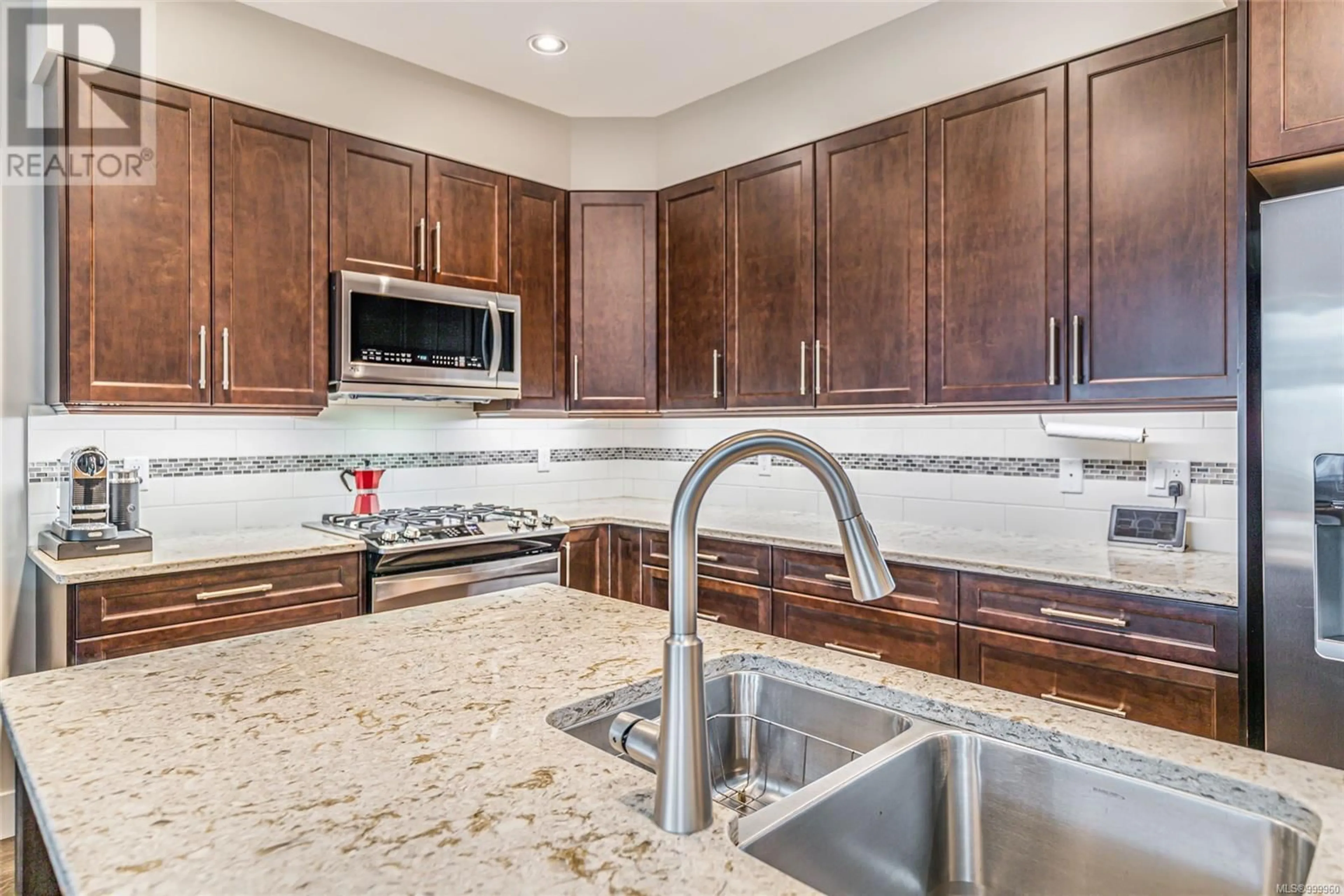 Open concept kitchen, ceramic/tile floor for 3417 OCEAN MIST PLACE, Nanaimo British Columbia V9T0E7