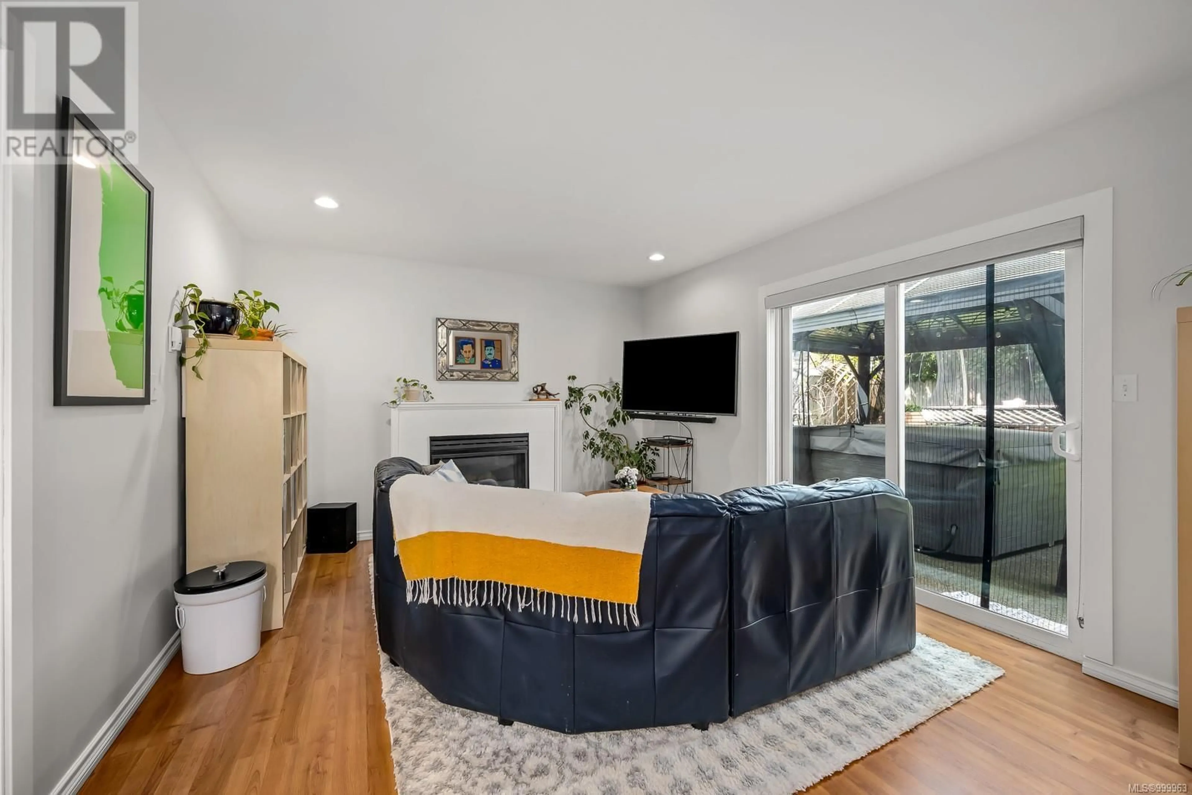 Living room with furniture, unknown for 1440 GRIFFIN DRIVE, Courtenay British Columbia V9N8M6